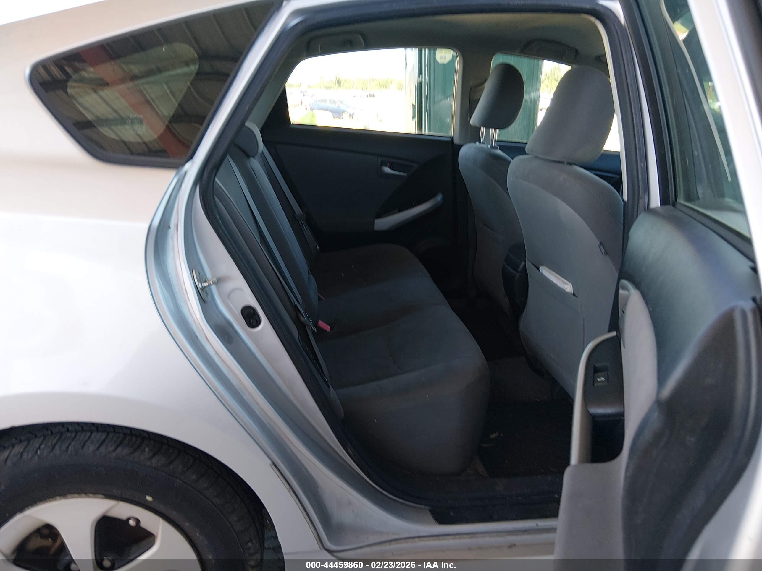 TOYOTA PRIUS image 8