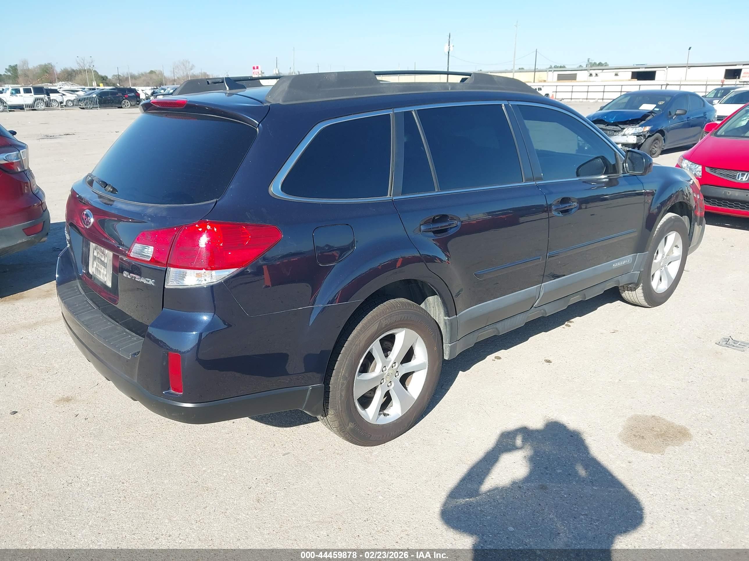 SUBARU OUTBACK image 4