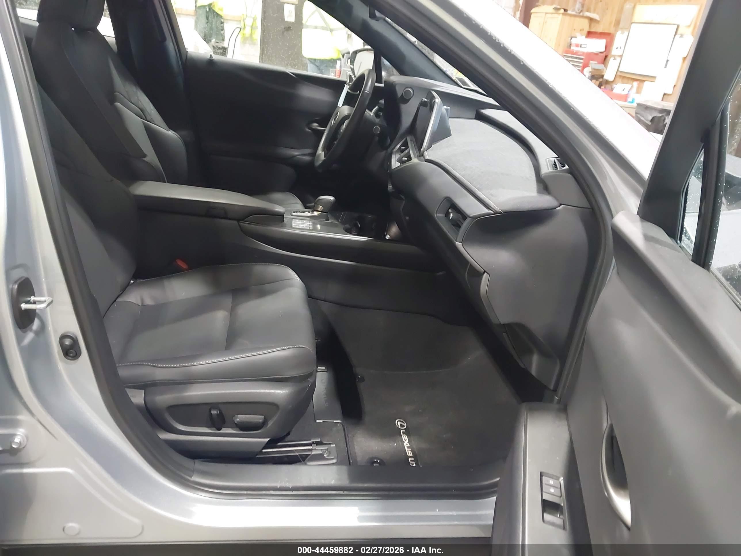LEXUS UX image 5