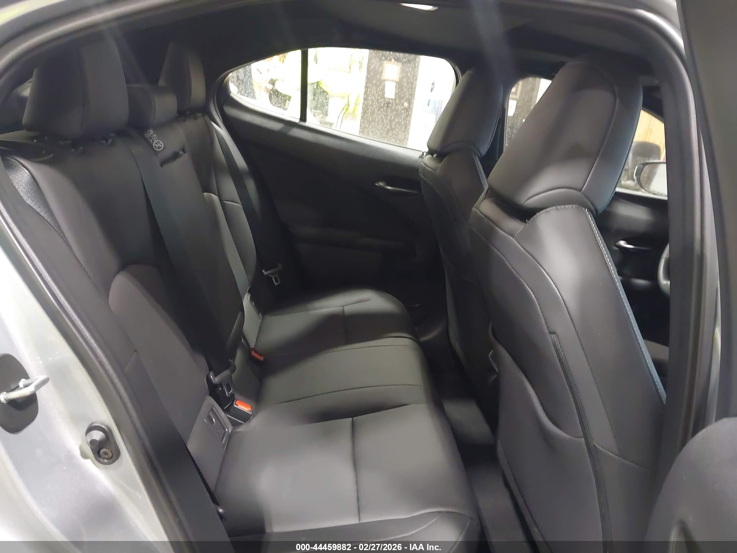 LEXUS UX image 8