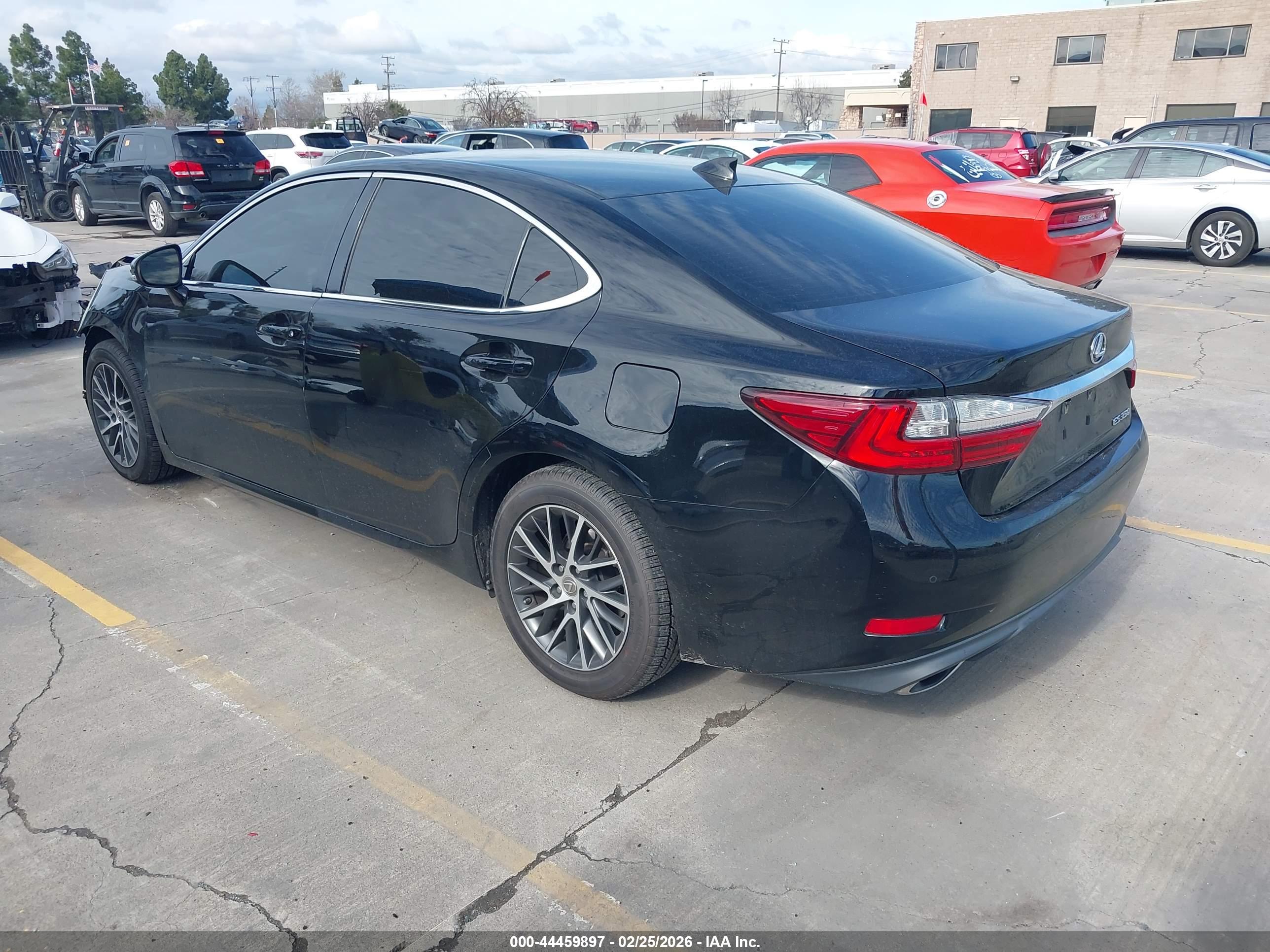 LEXUS ES image 3