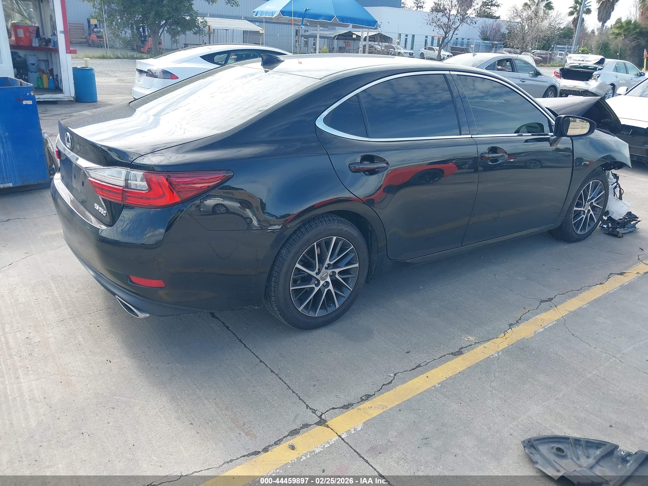 LEXUS ES image 4