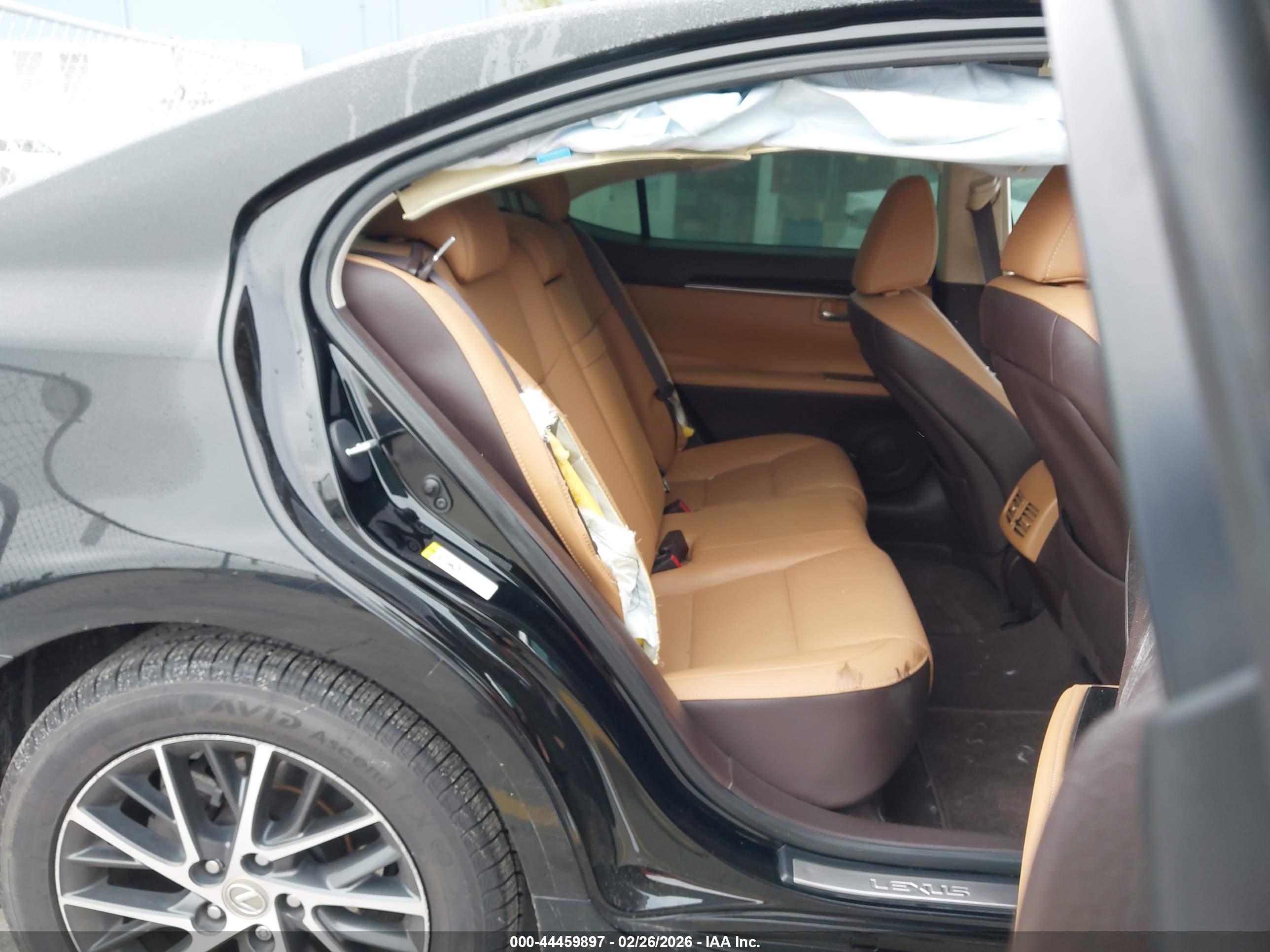 LEXUS ES image 8