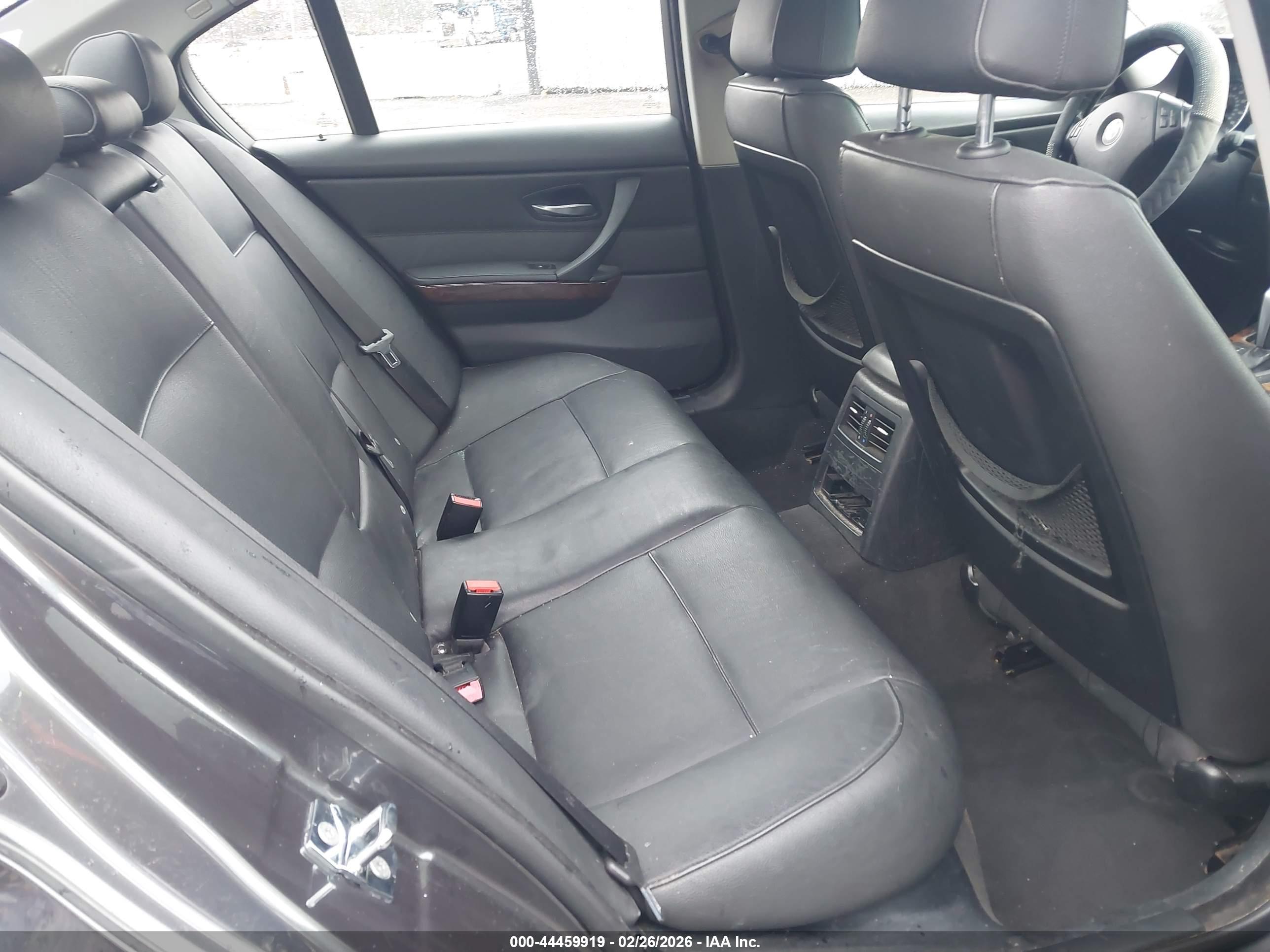 BMW 328XI image 8