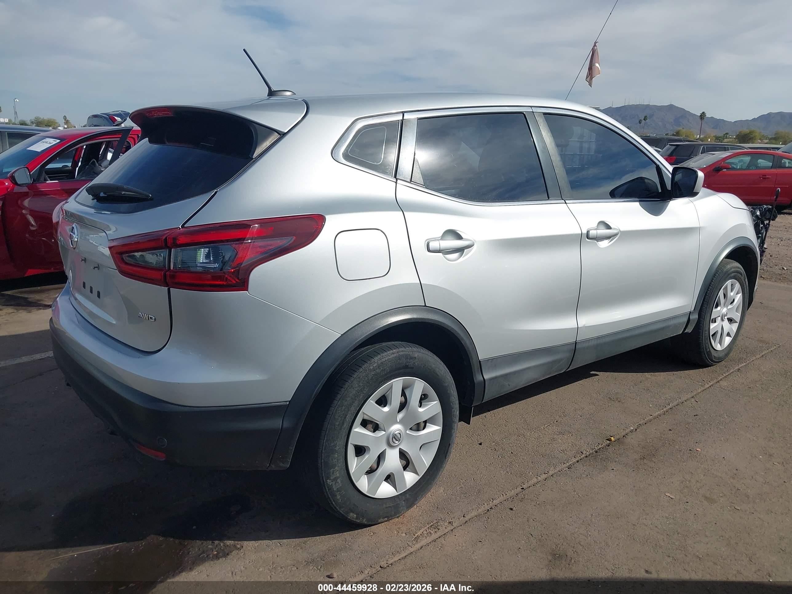 NISSAN ROGUE image 4