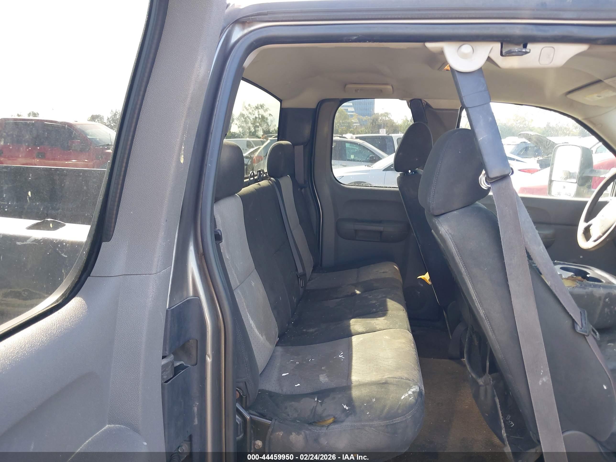 CHEVROLET SILVERADO image 8