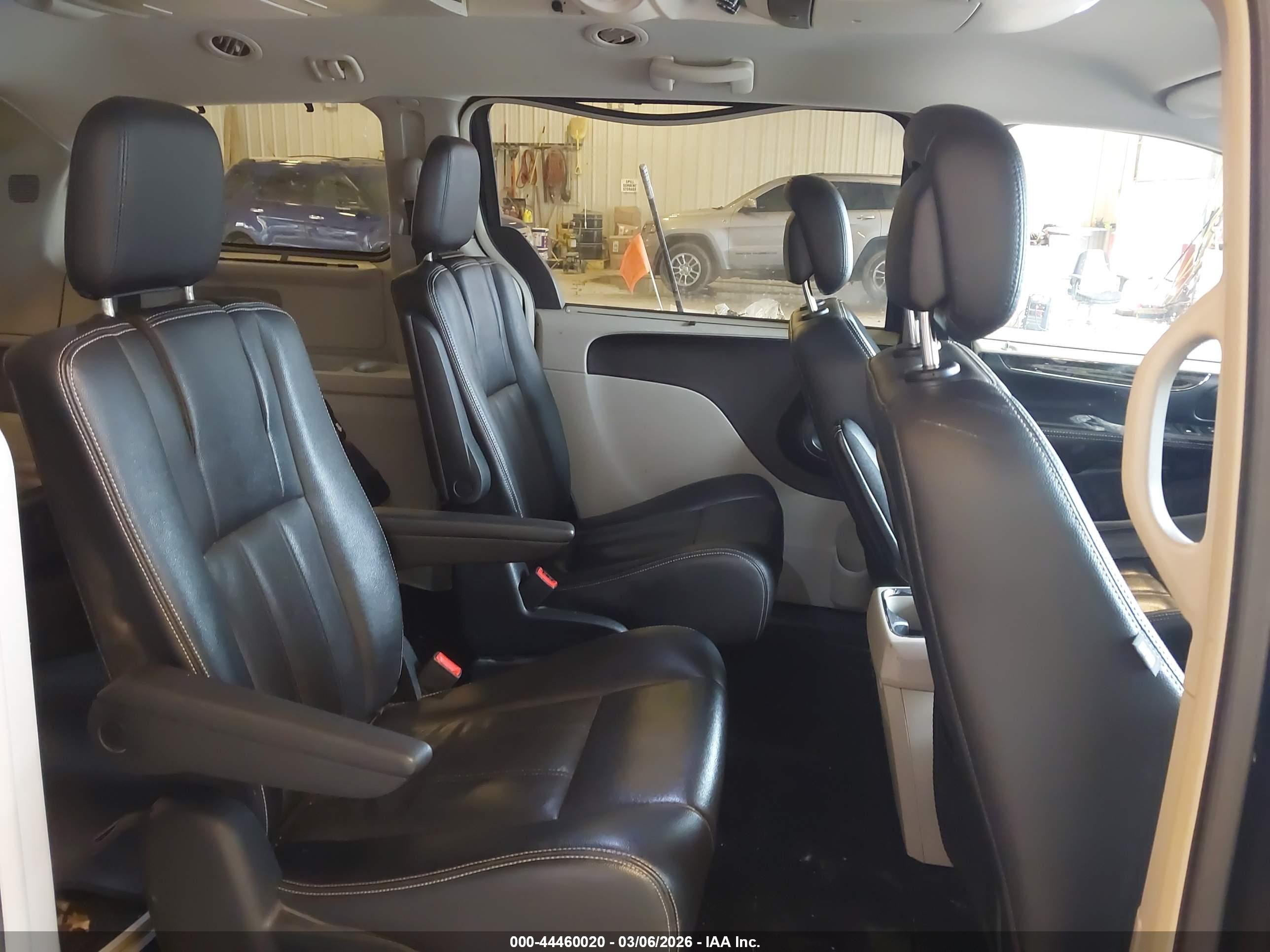 CHRYSLER TOWN image 8