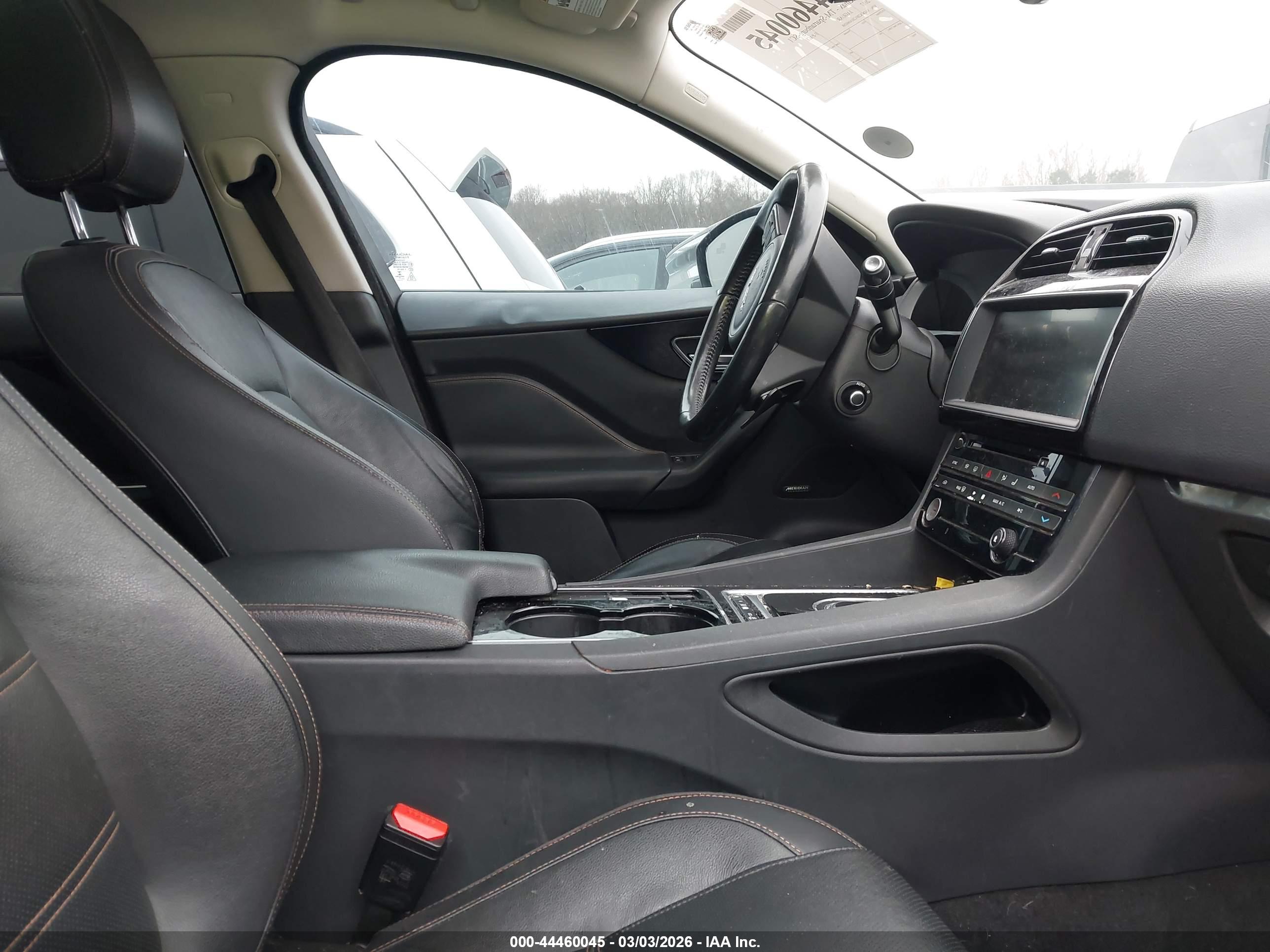 JAGUAR F-PACE image 5