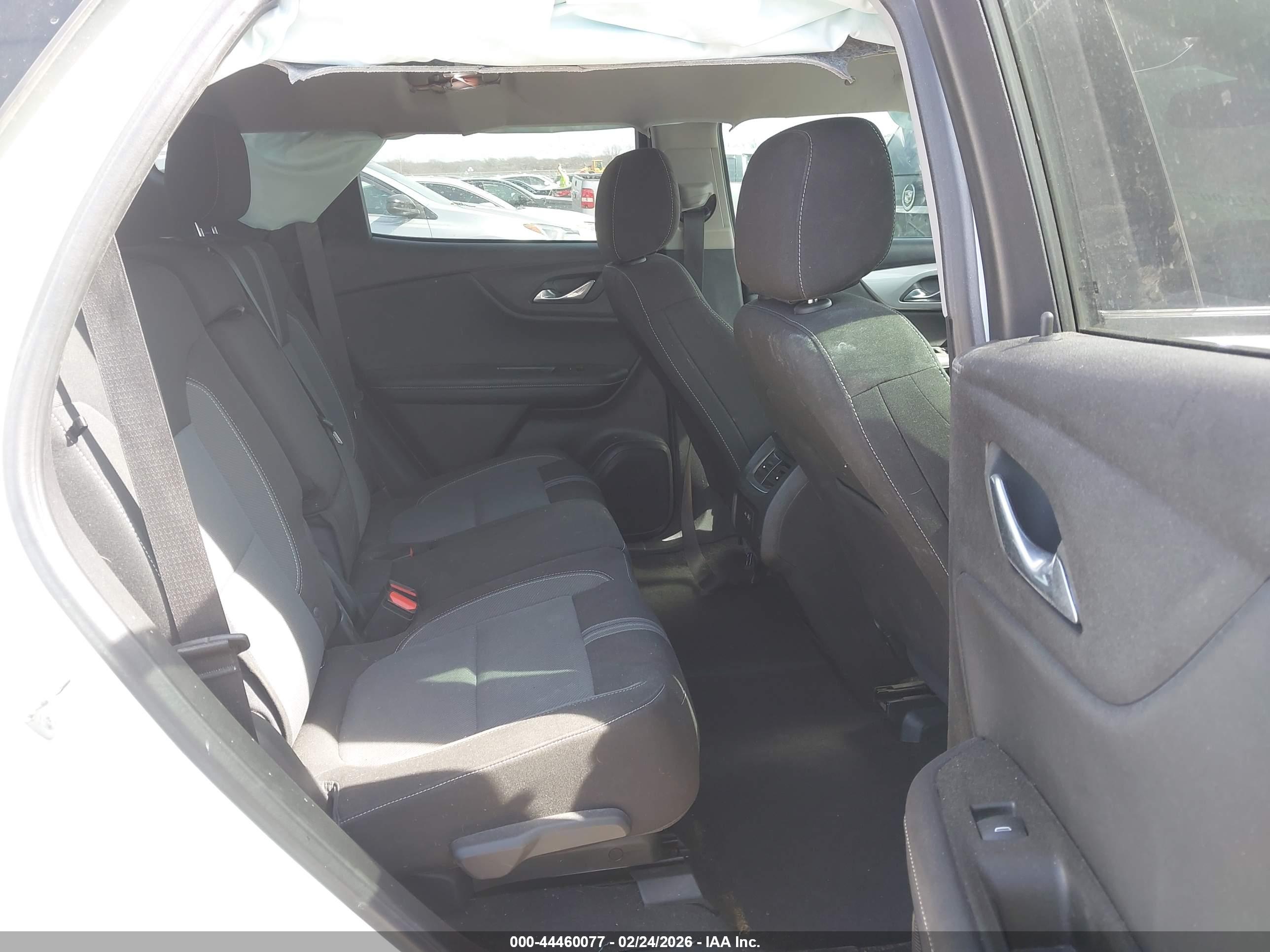 CHEVROLET BLAZER image 8
