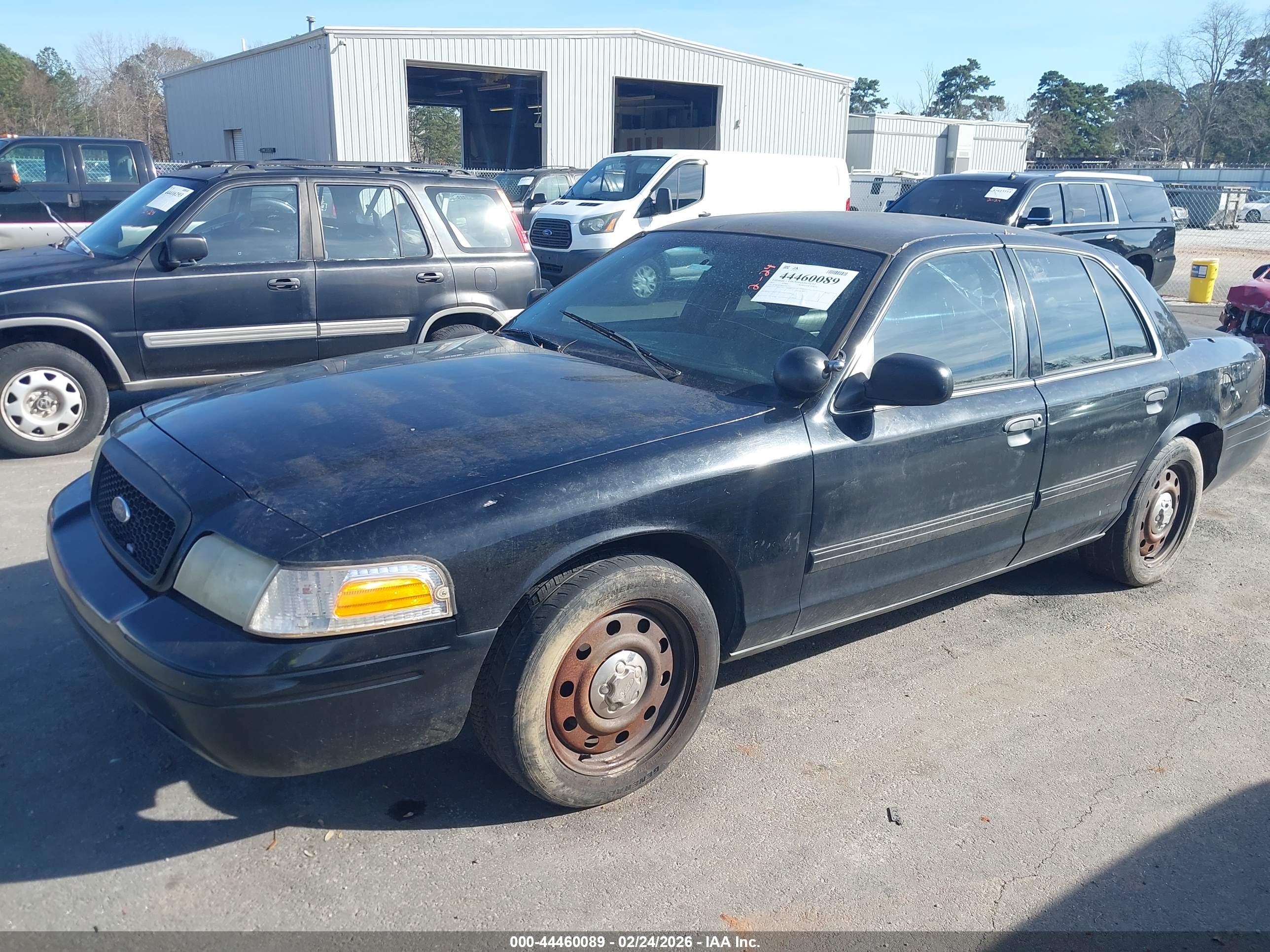 FORD CROWN image 2