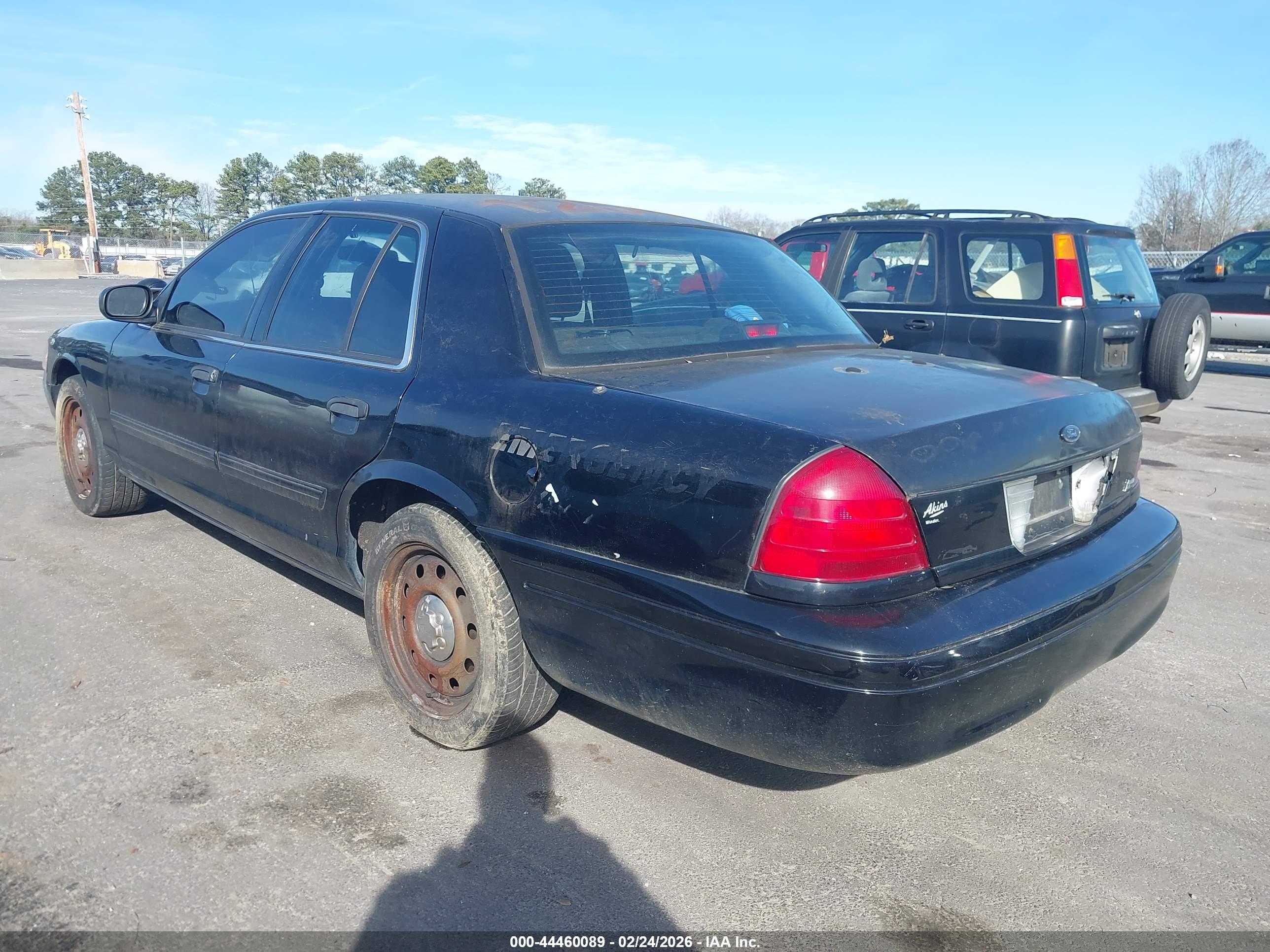 FORD CROWN image 3