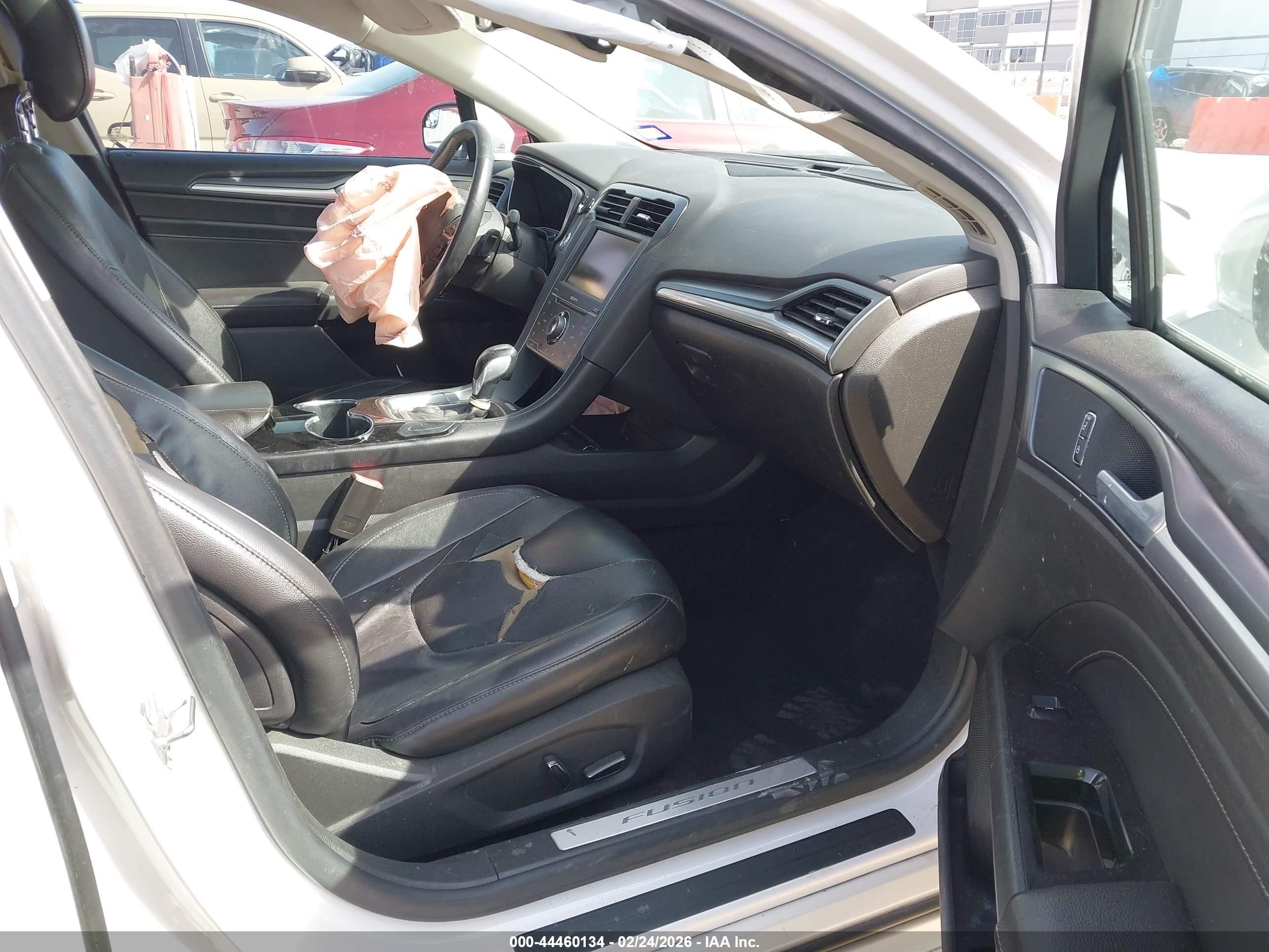 FORD FUSION image 5