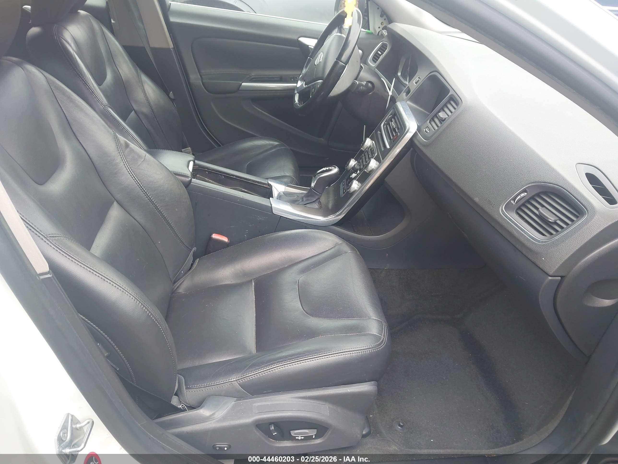 VOLVO S60 image 5