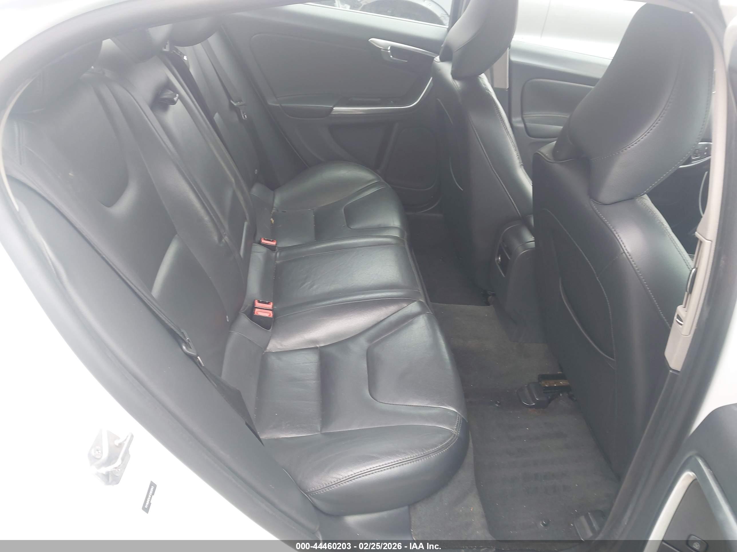 VOLVO S60 image 8