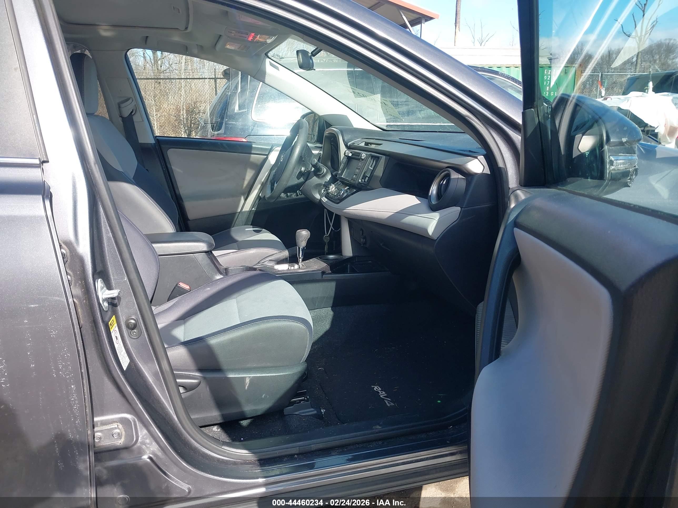 TOYOTA RAV4 image 5