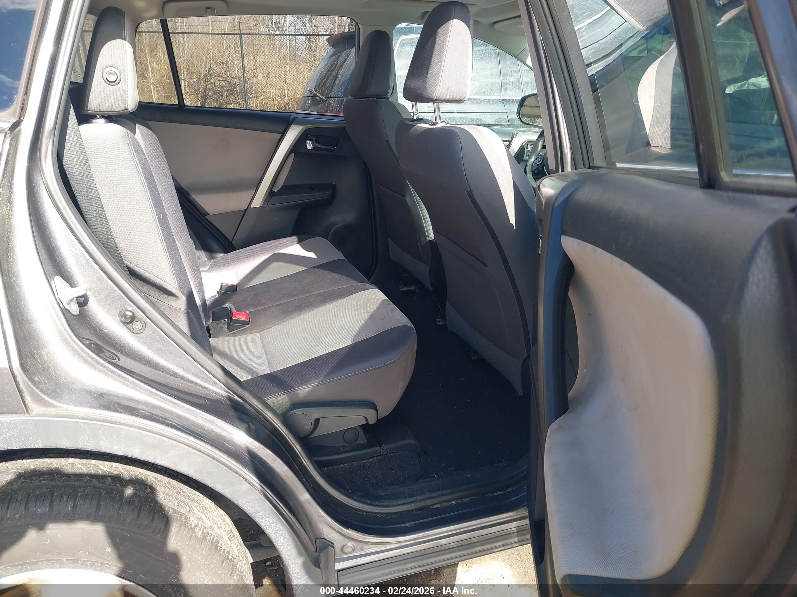 TOYOTA RAV4 image 8