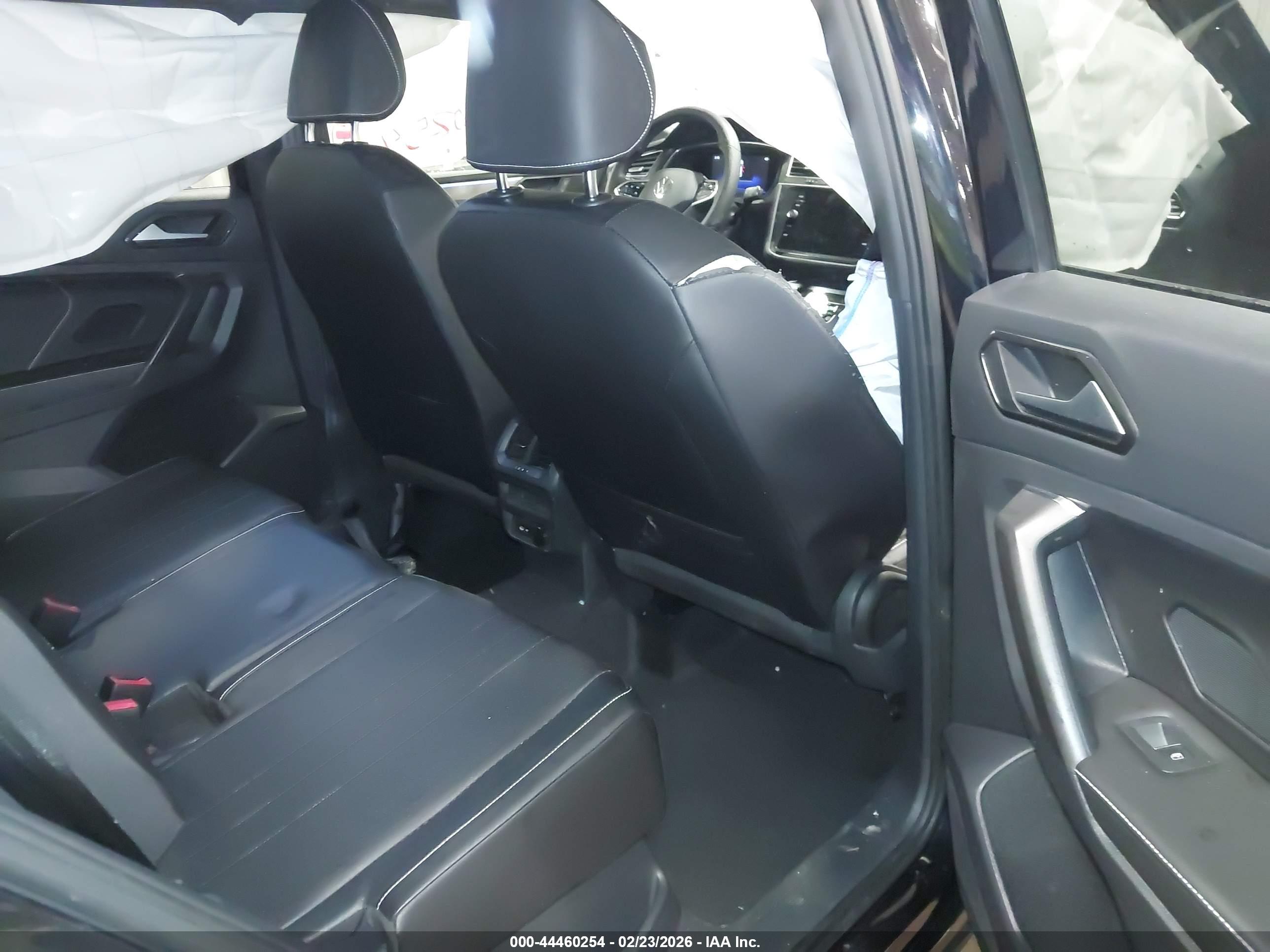 VOLKSWAGEN TIGUAN image 8