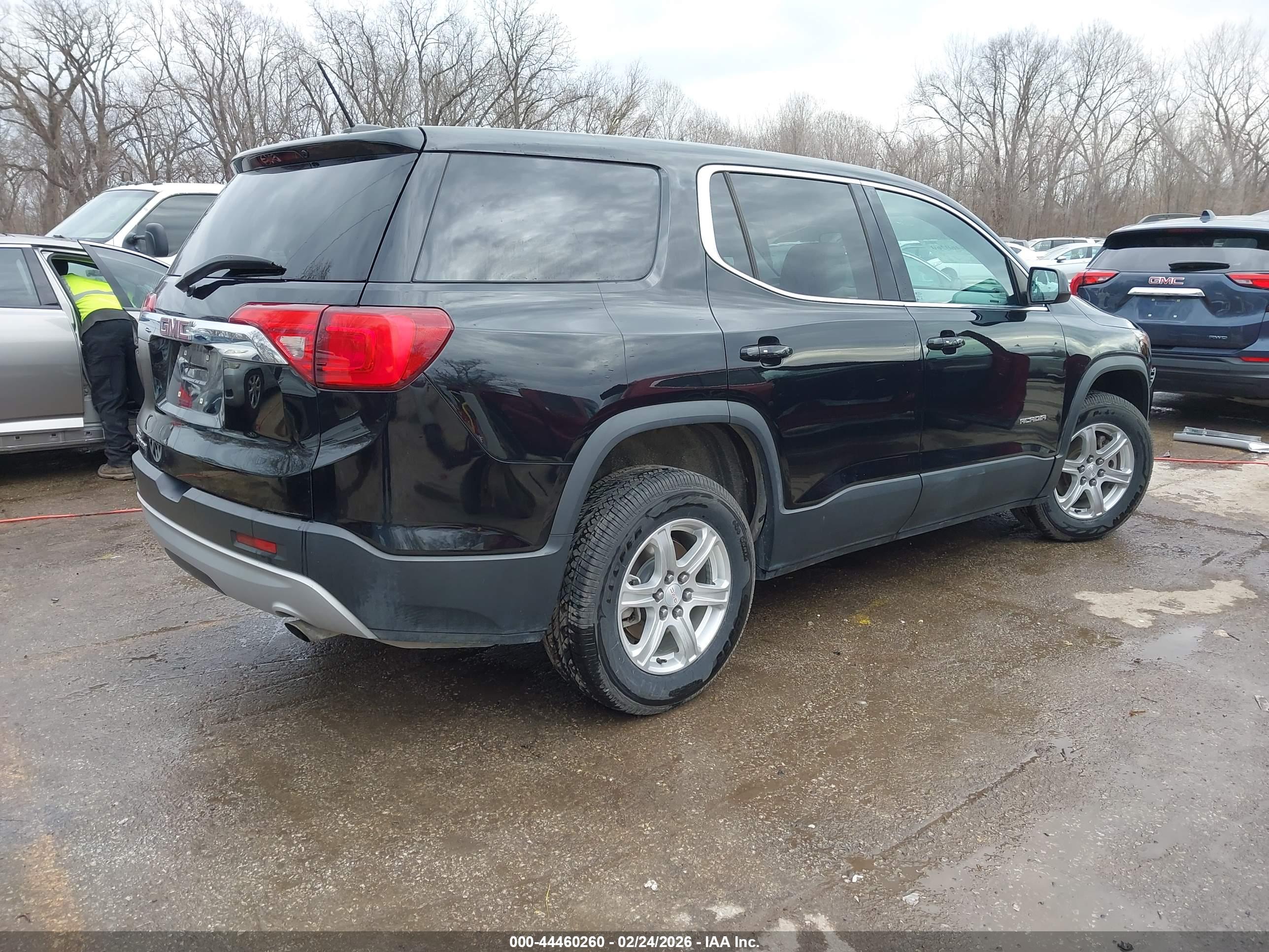 GMC ACADIA image 4