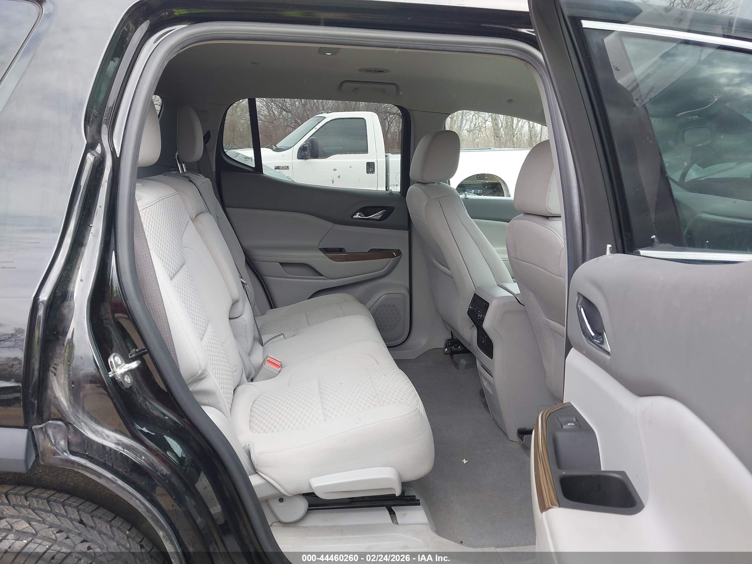 GMC ACADIA image 8