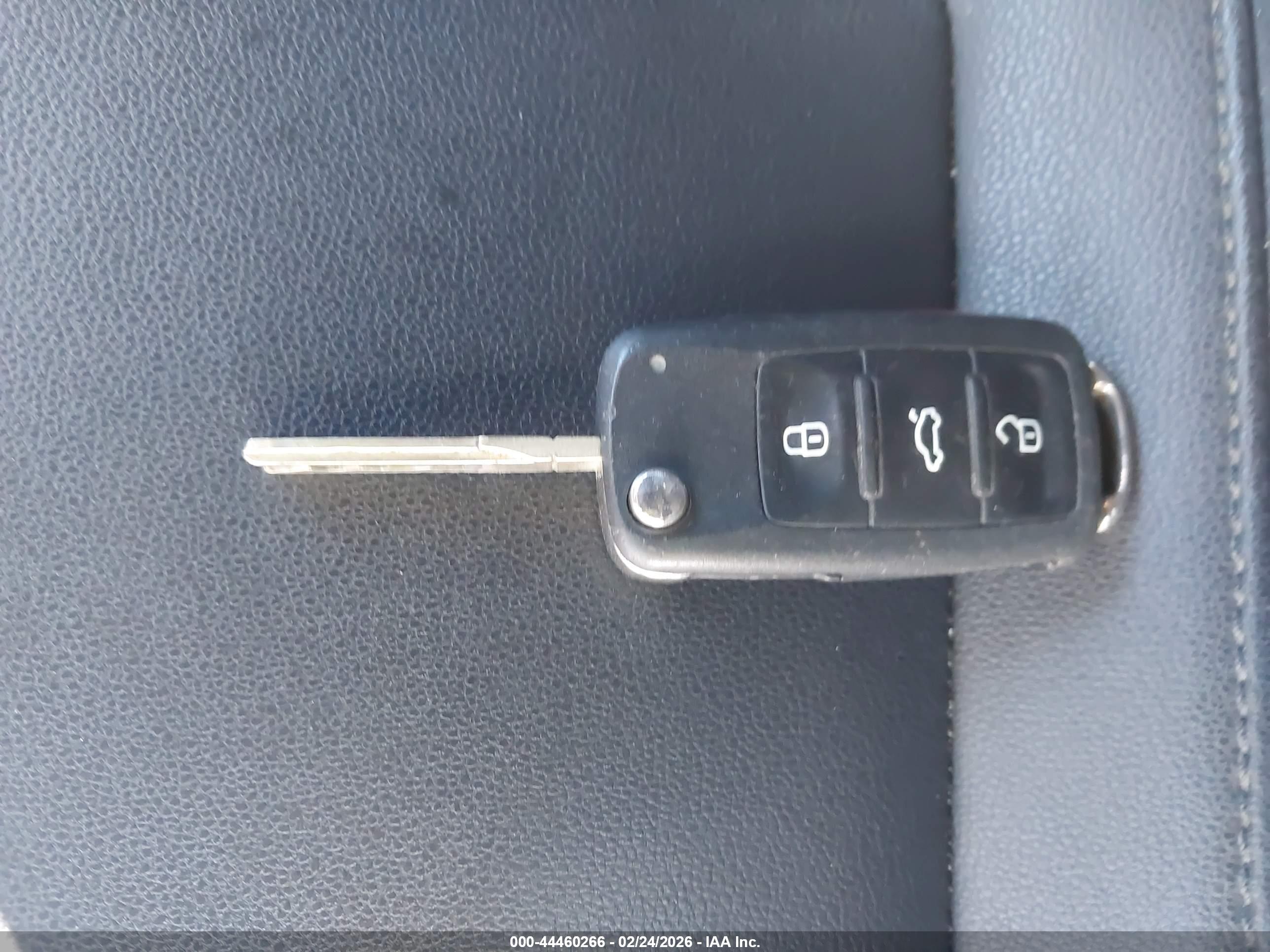 VOLKSWAGEN BEETLE image 11