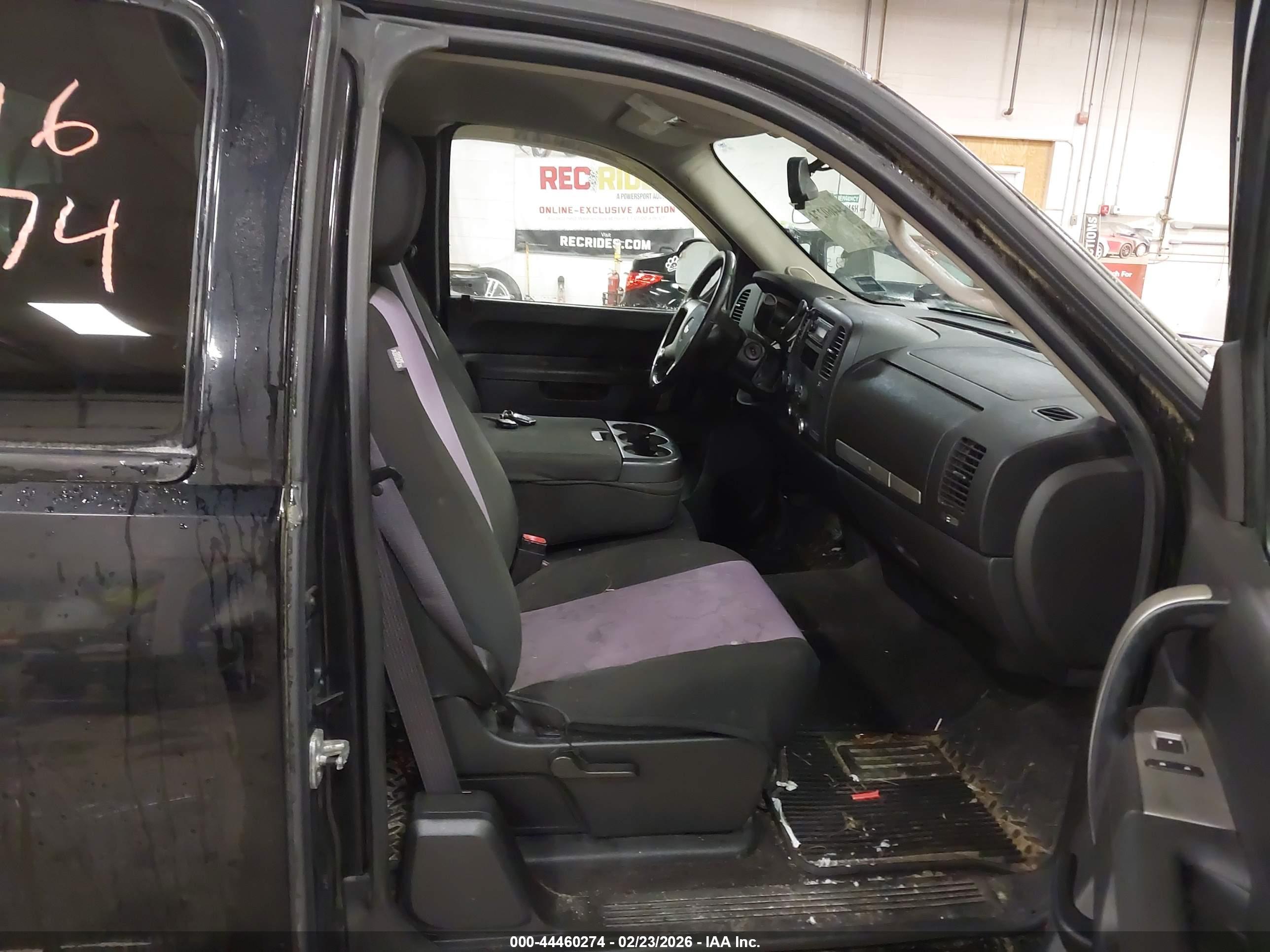 CHEVROLET SILVERADO image 5