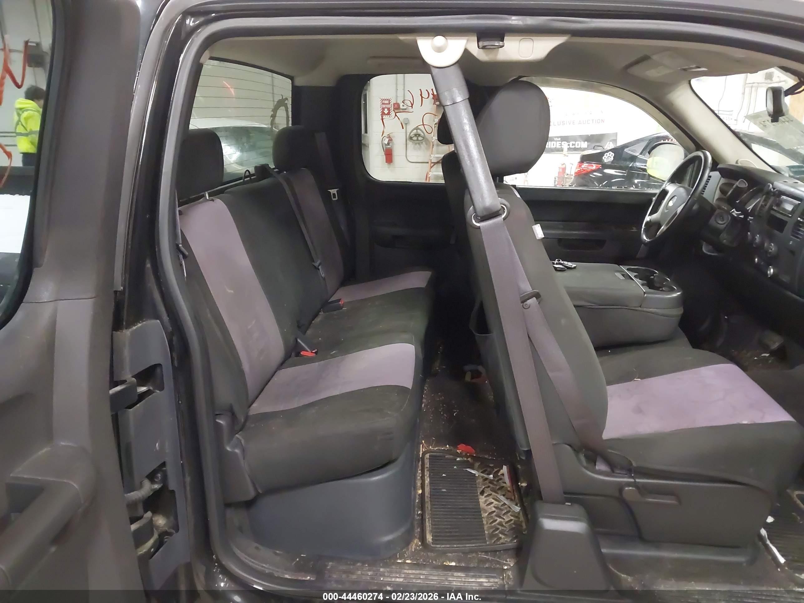 CHEVROLET SILVERADO image 8
