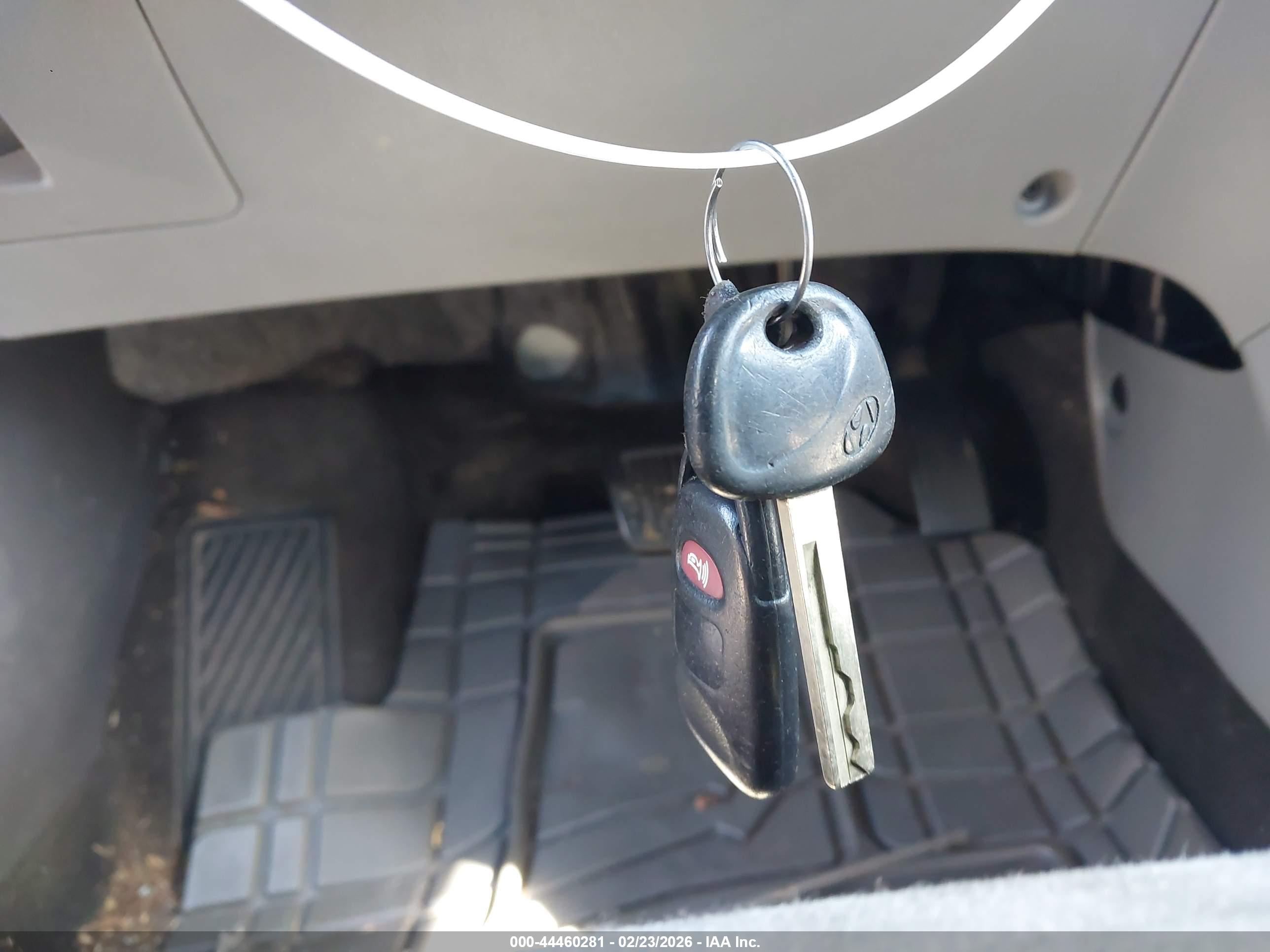 HYUNDAI ACCENT image 11