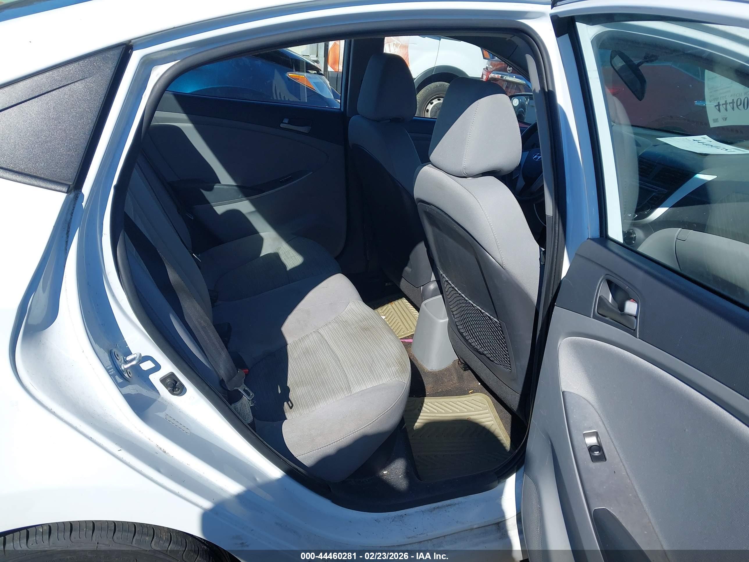 HYUNDAI ACCENT image 8