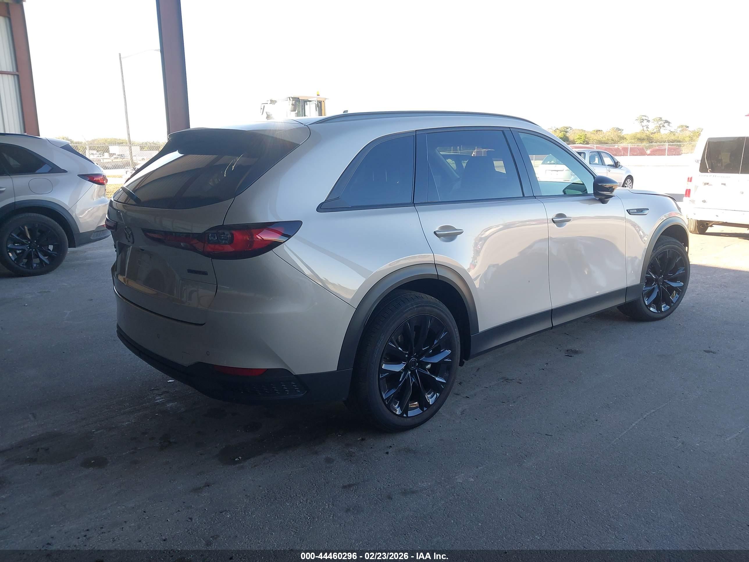 MAZDA CX-90 image 4