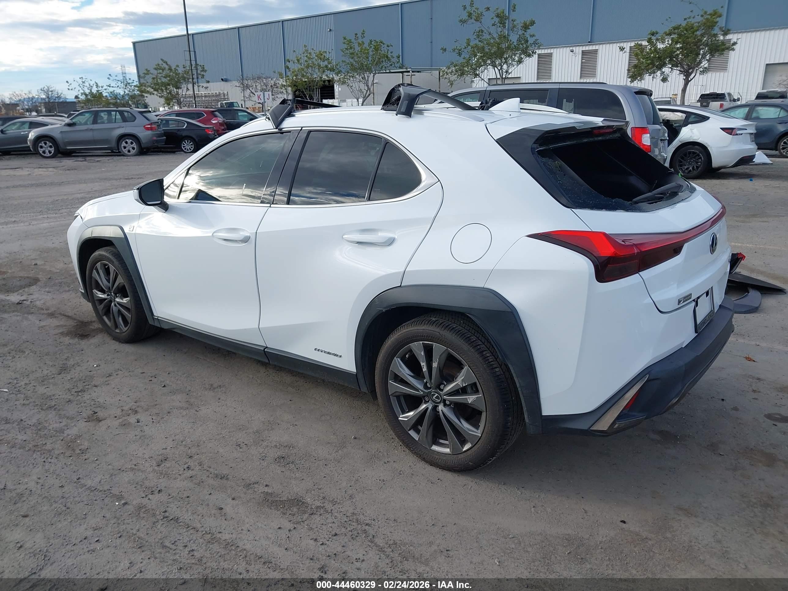 LEXUS UX image 3