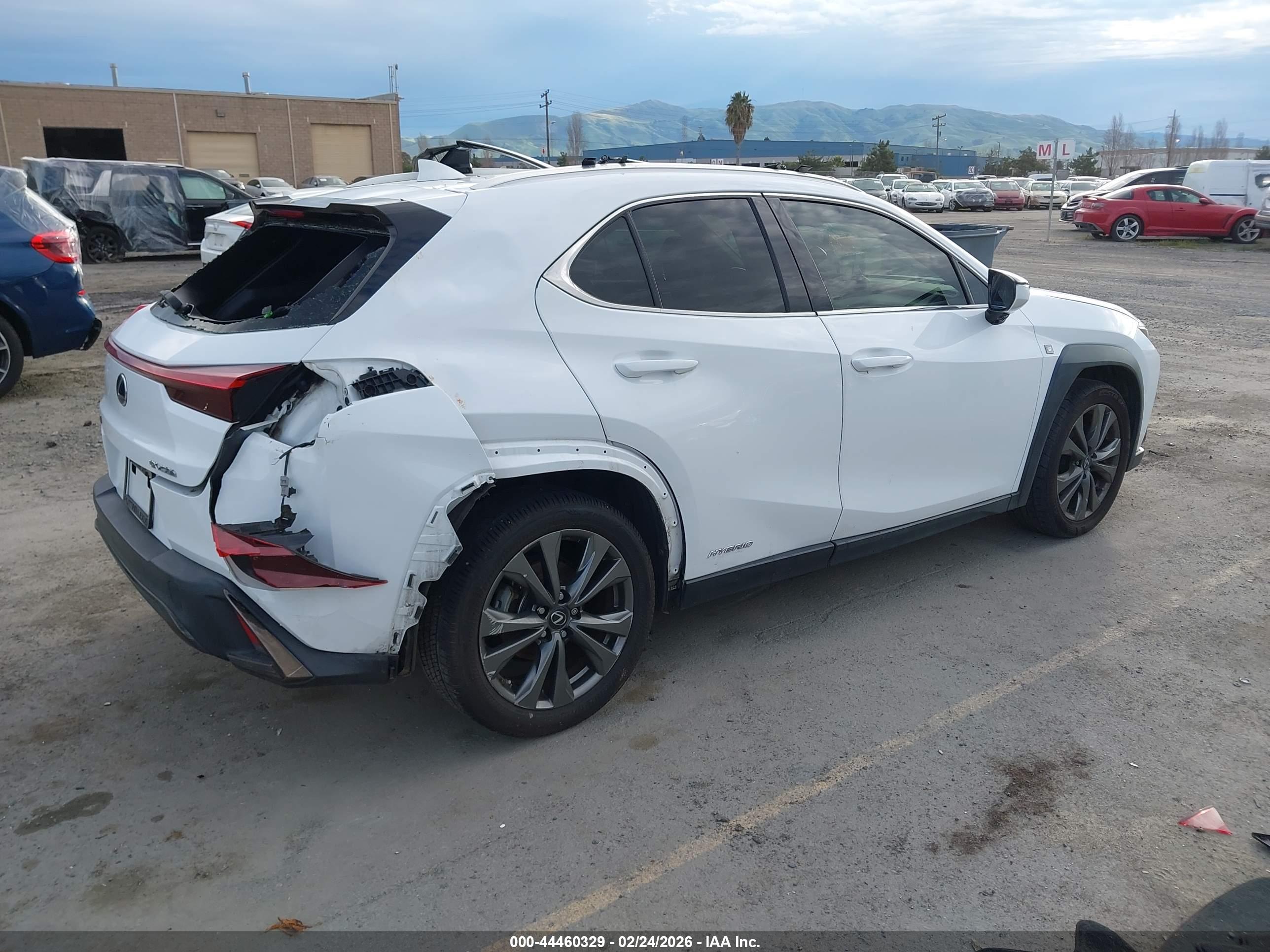 LEXUS UX image 4