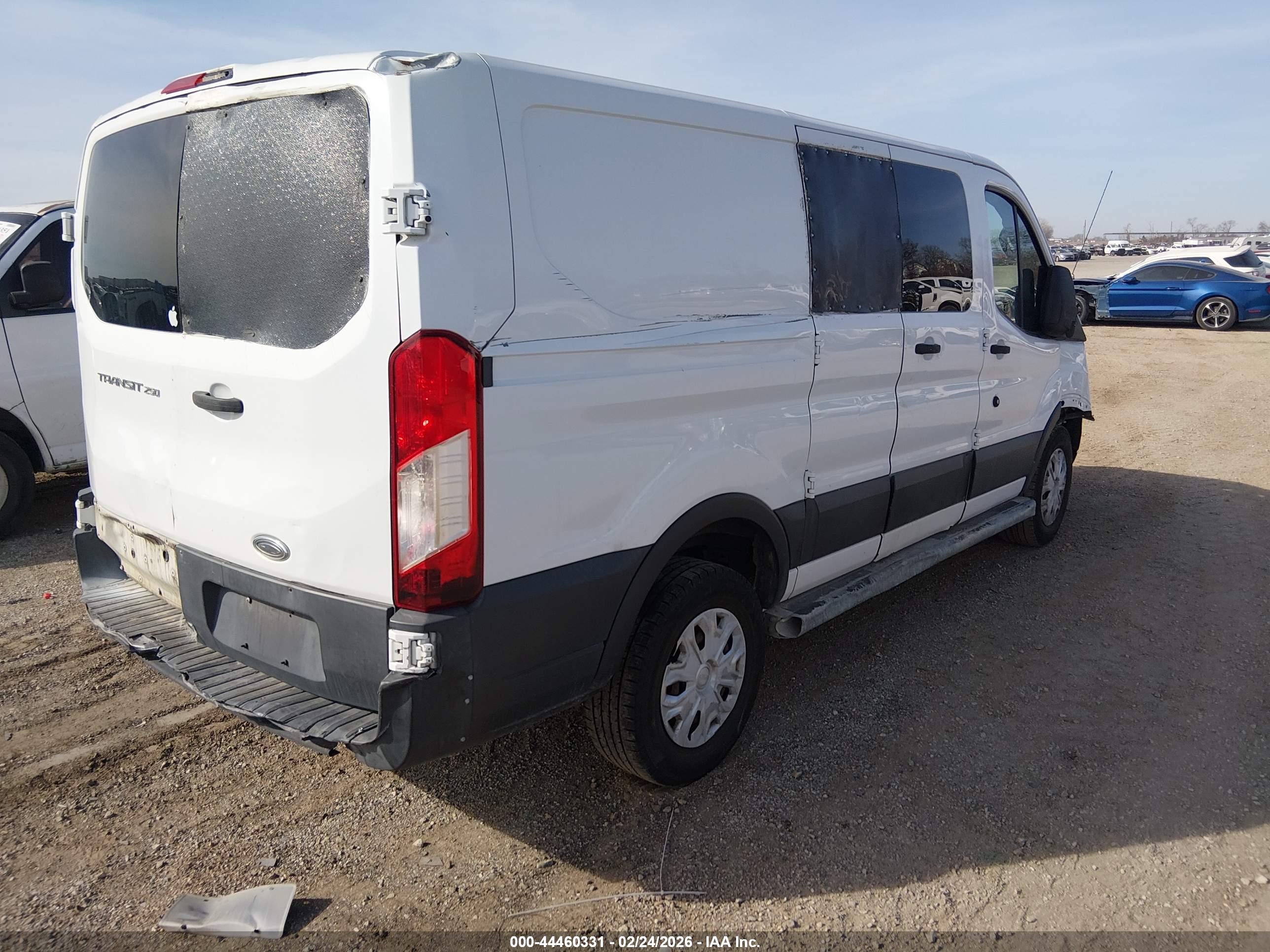 FORD TRANSIT-250 image 4