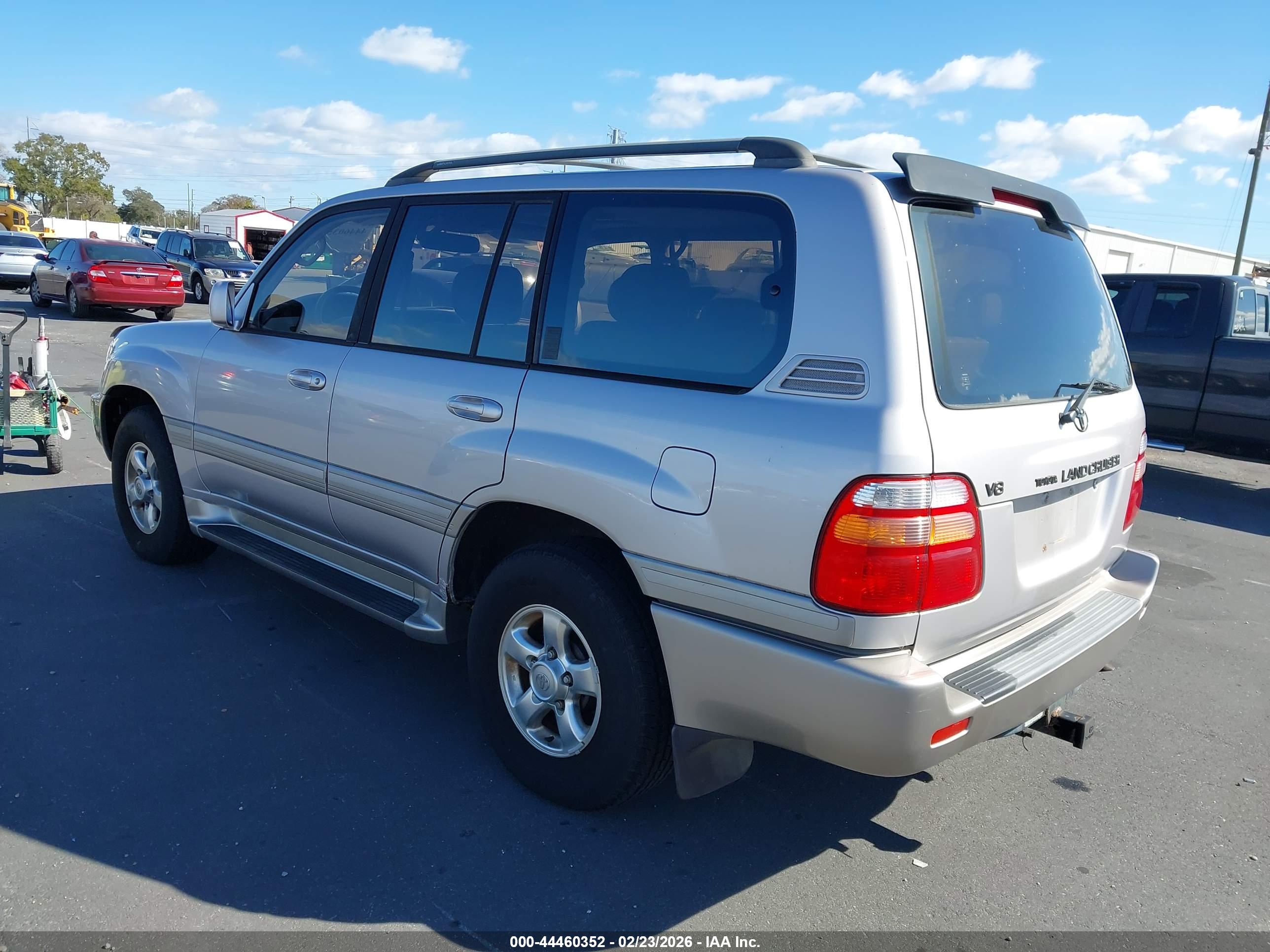 TOYOTA LAND image 3