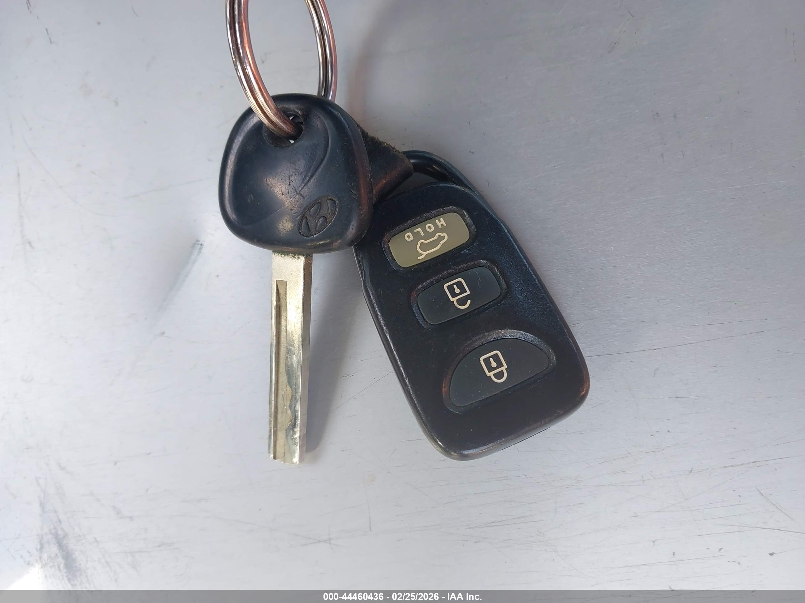 HYUNDAI VELOSTER image 11