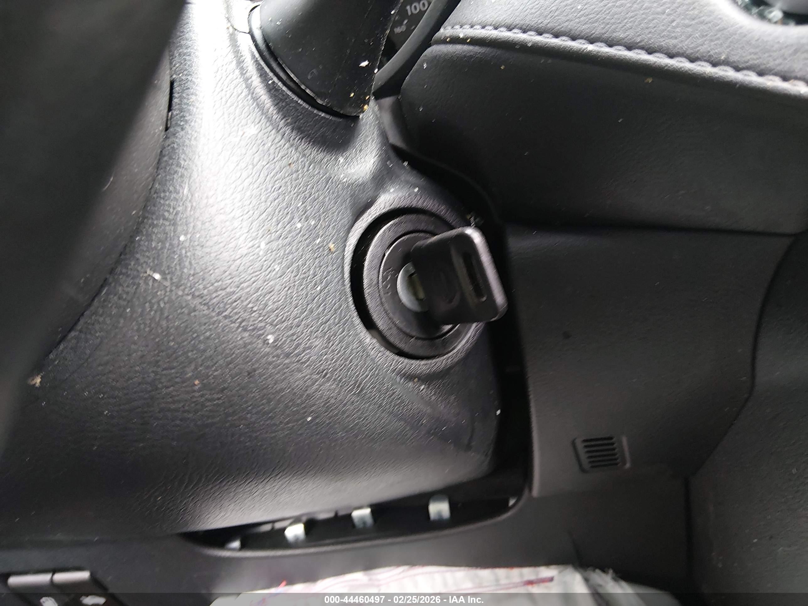 NISSAN VERSA image 11