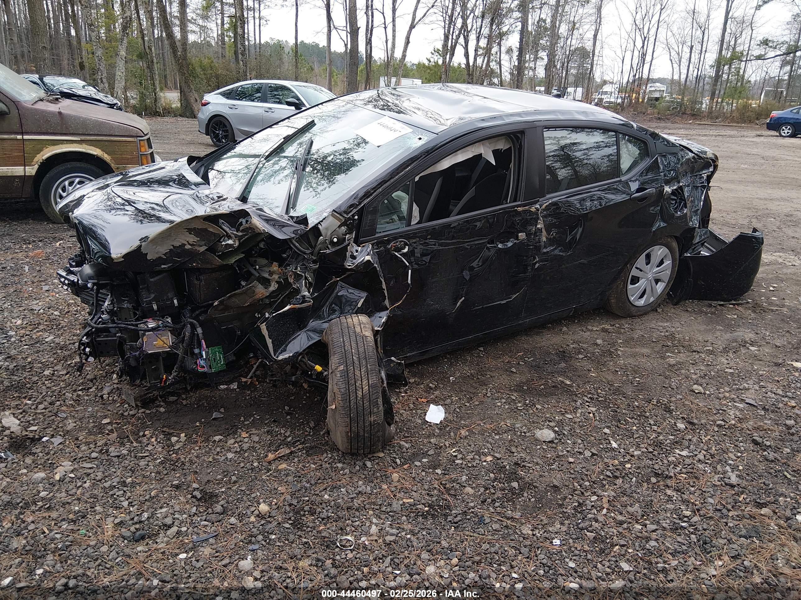 NISSAN VERSA image 2