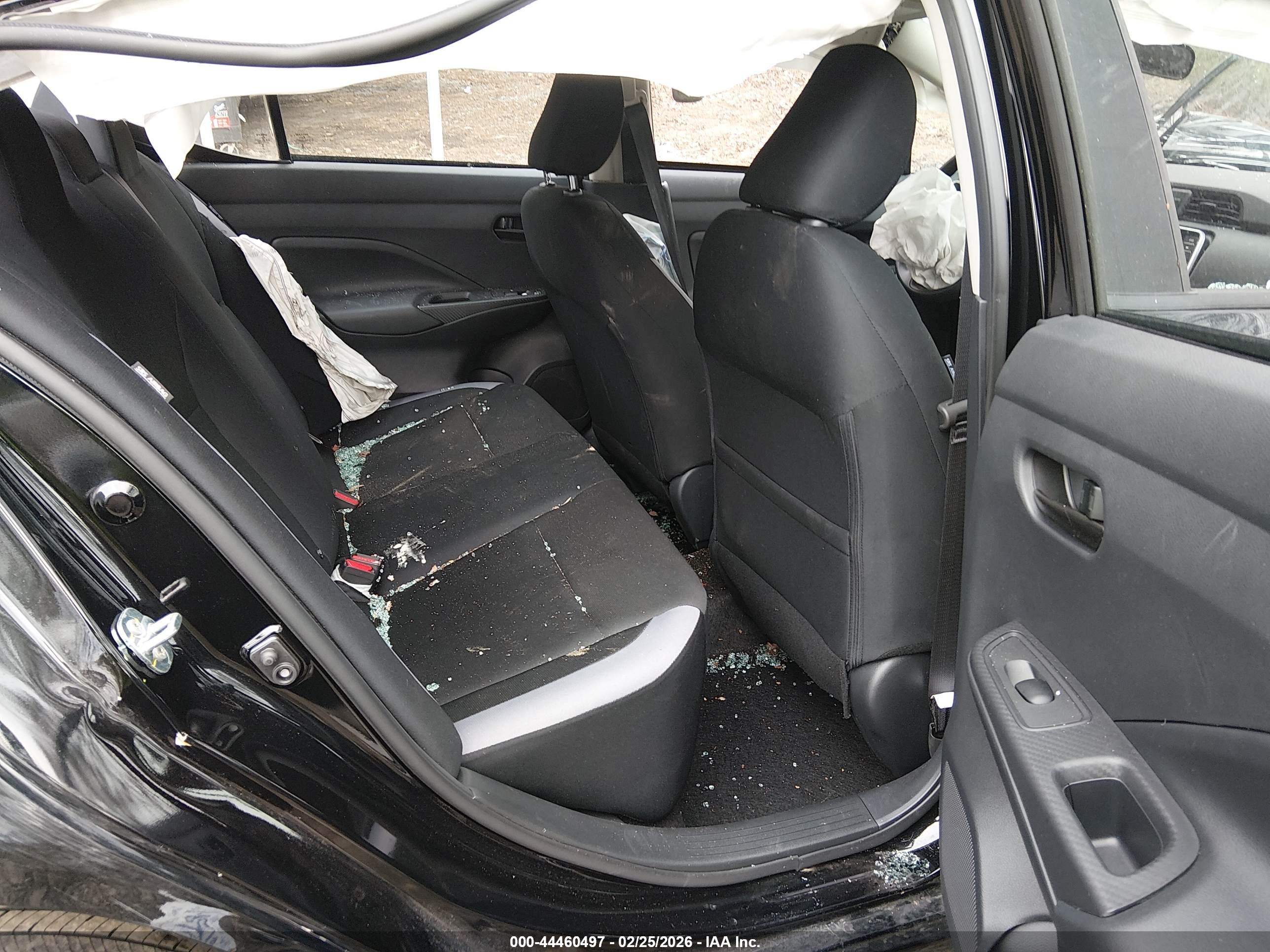 NISSAN VERSA image 8