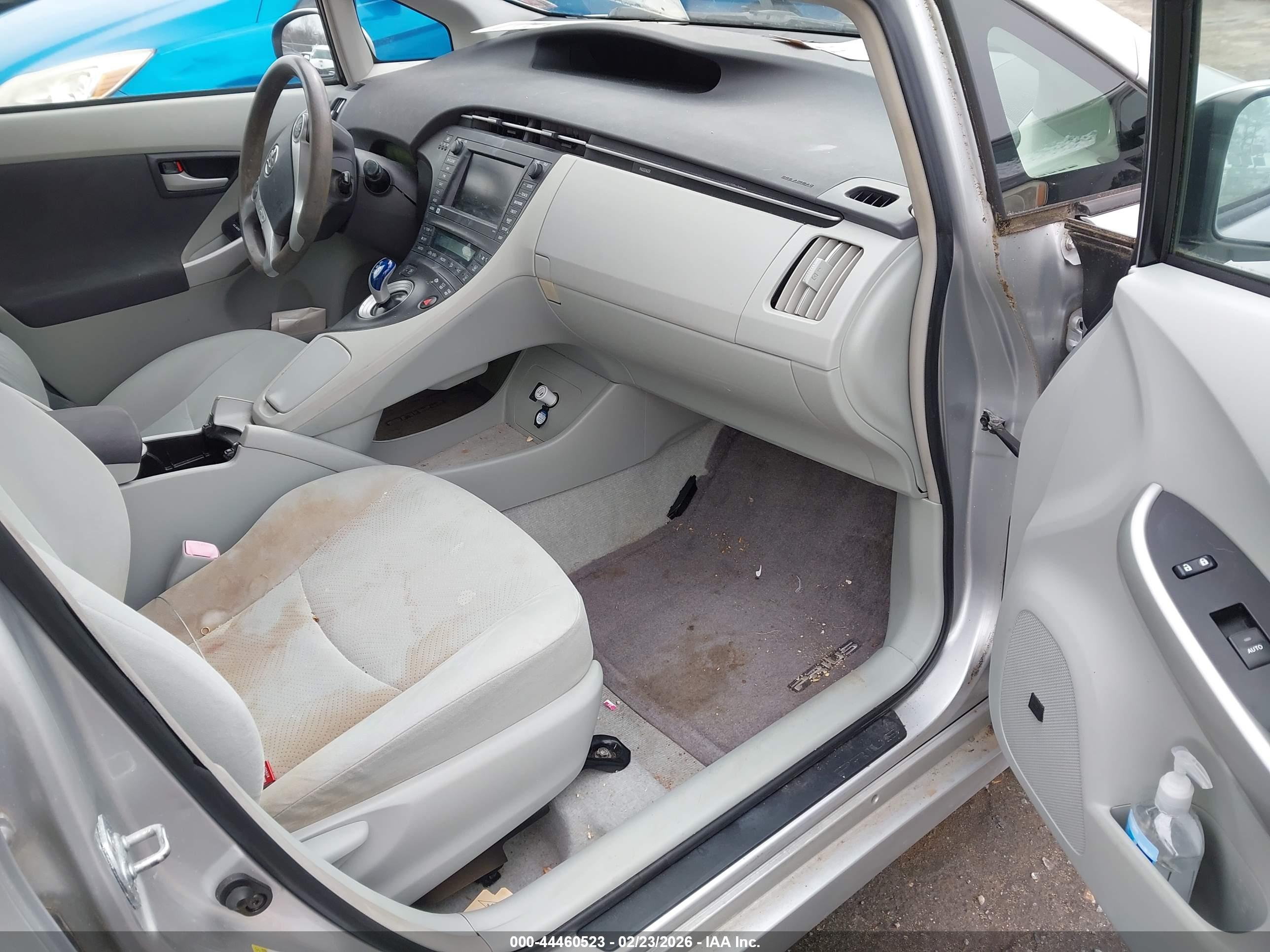 TOYOTA PRIUS image 5