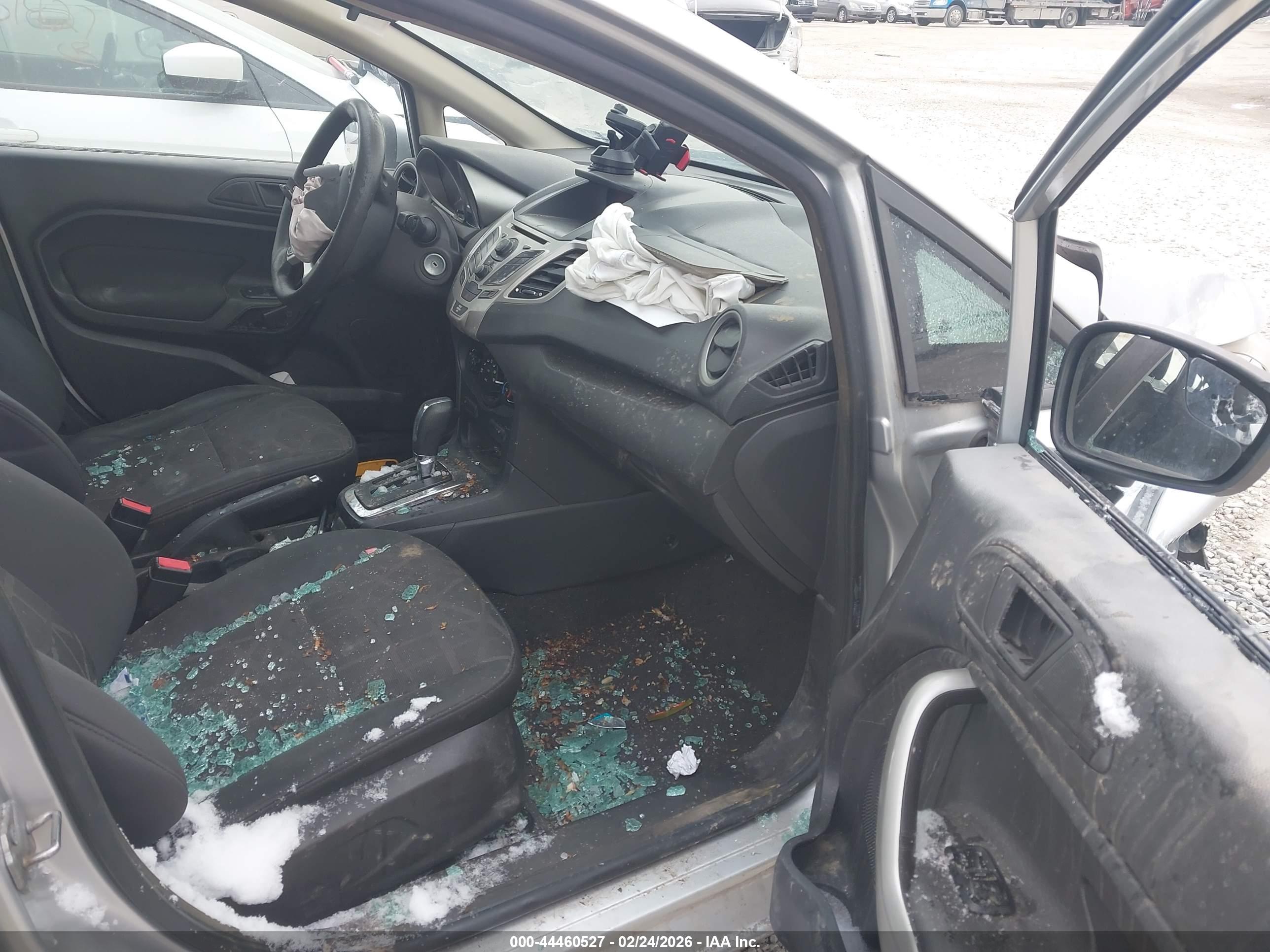 FORD FIESTA image 5