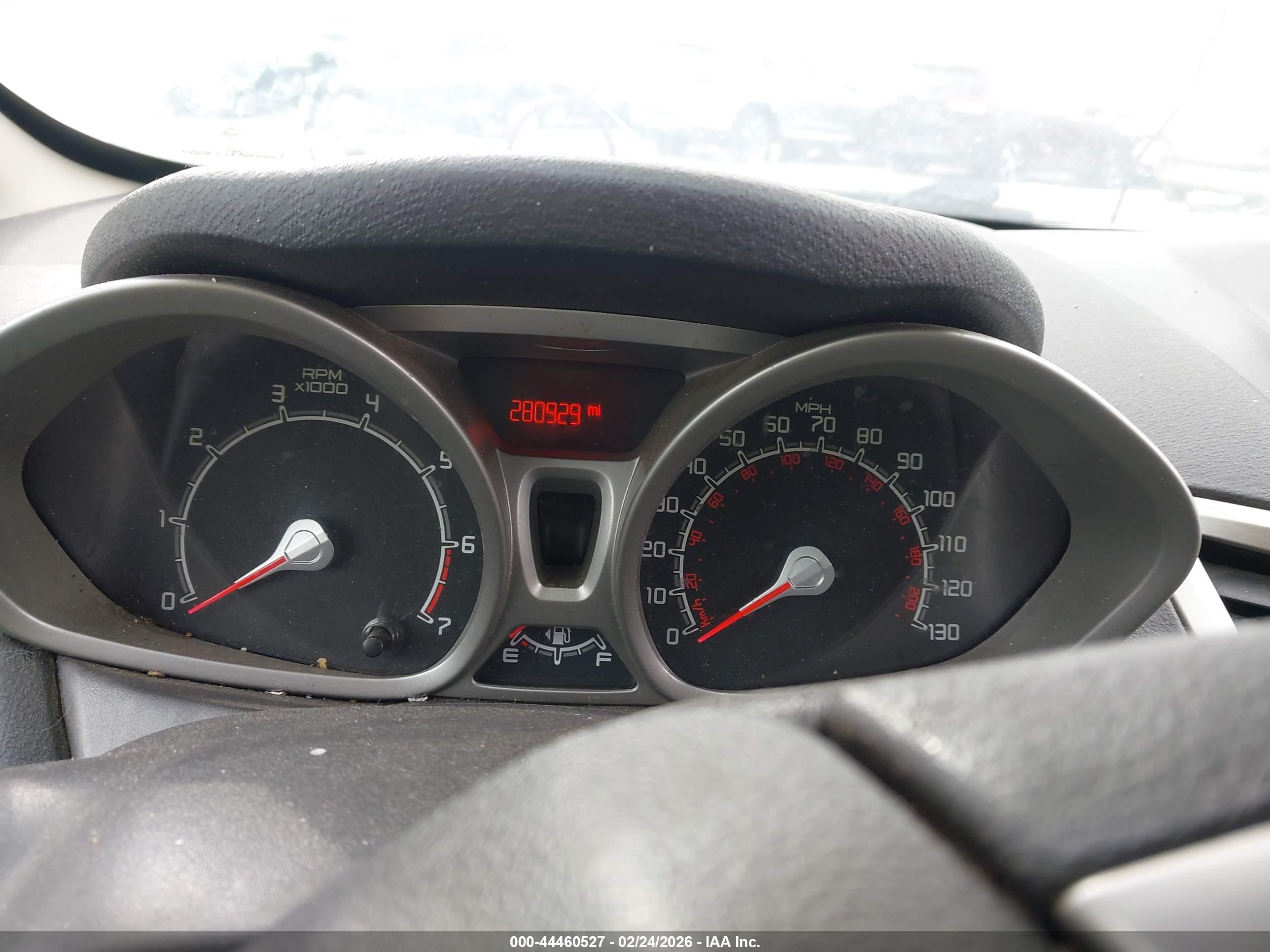 FORD FIESTA image 7