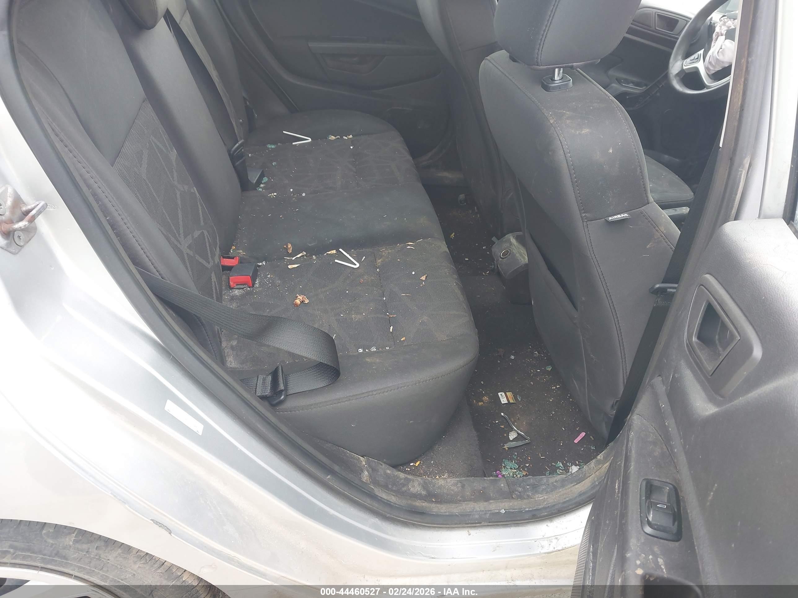 FORD FIESTA image 8