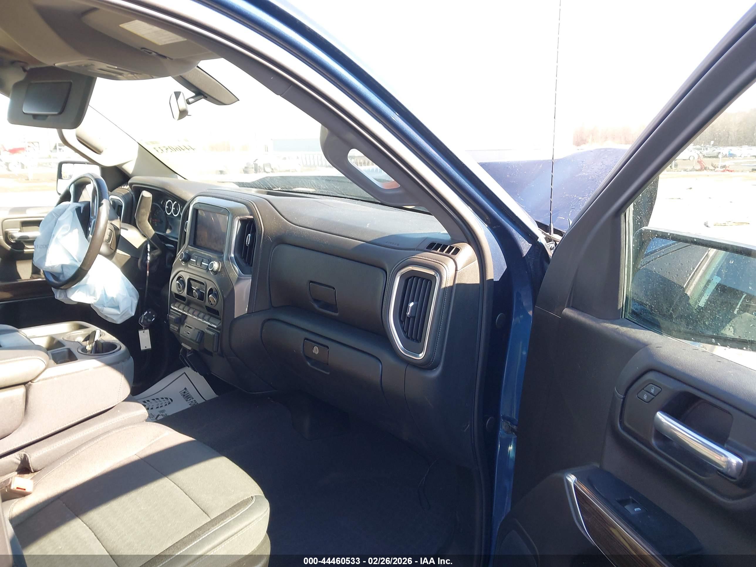 CHEVROLET SILVERADO image 5