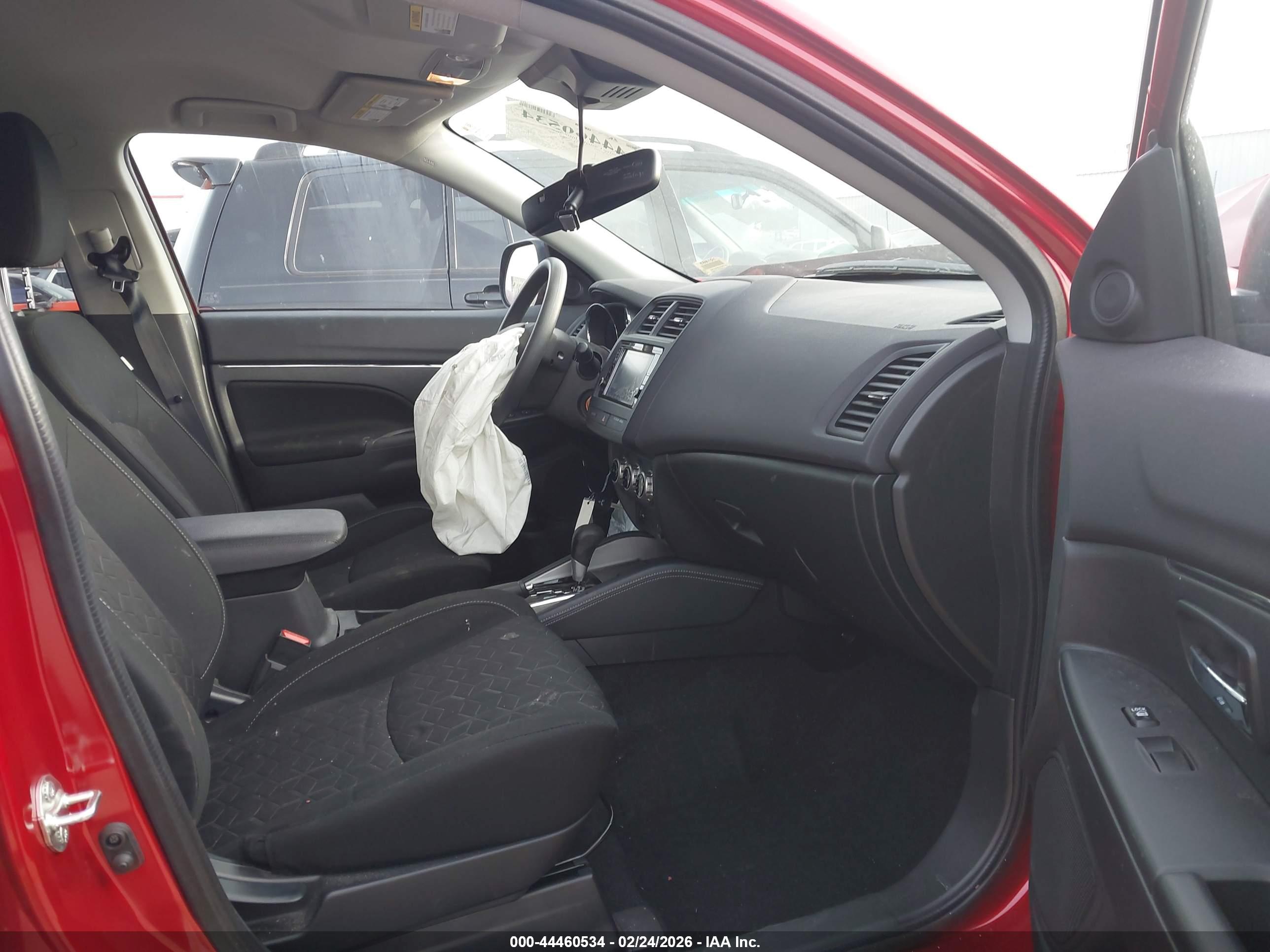 MITSUBISHI OUTLANDER image 5