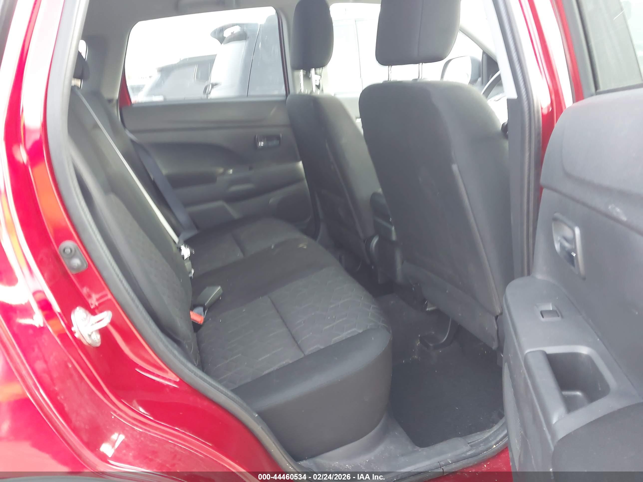 MITSUBISHI OUTLANDER image 8