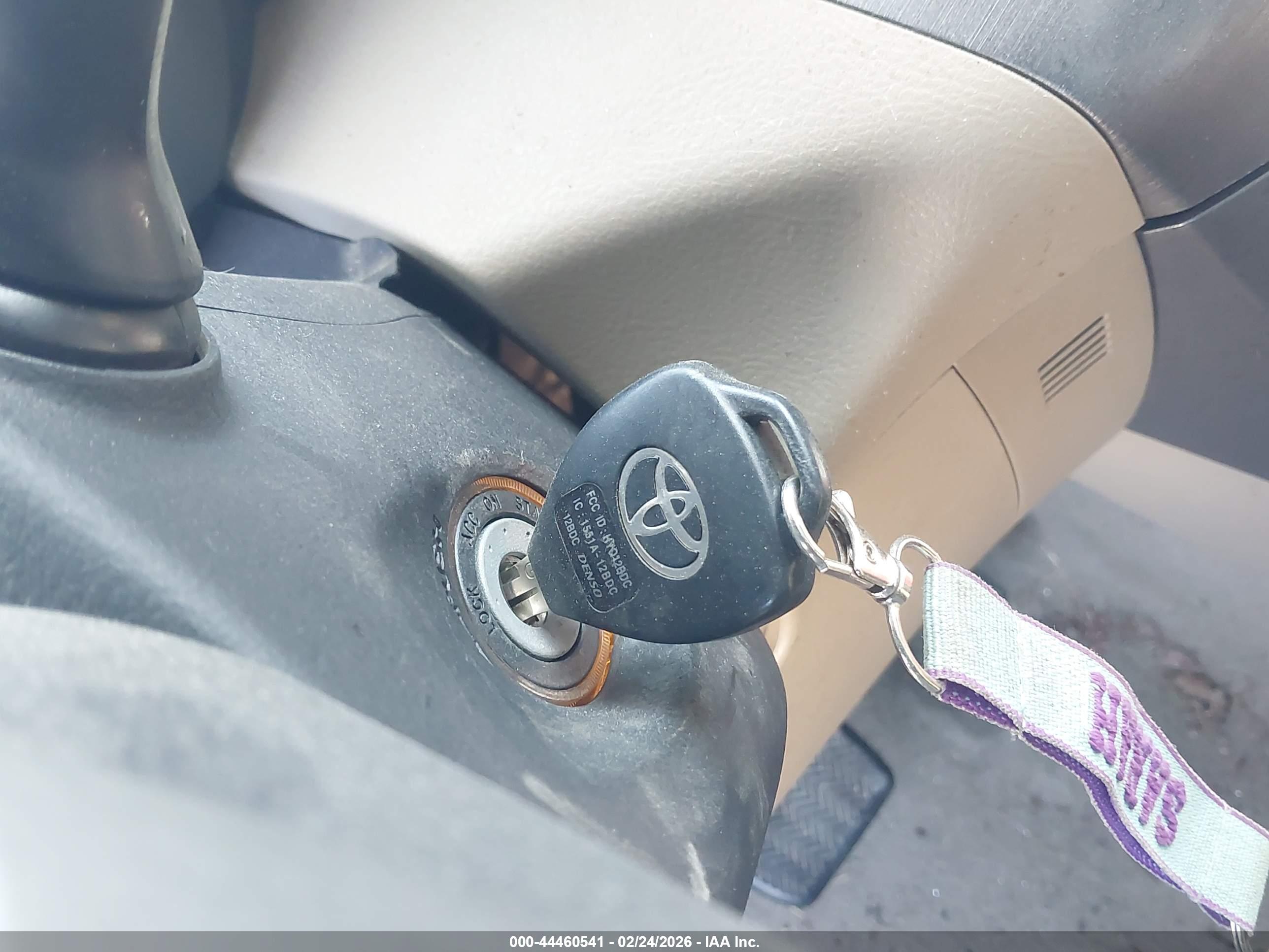 TOYOTA RAV4 image 11