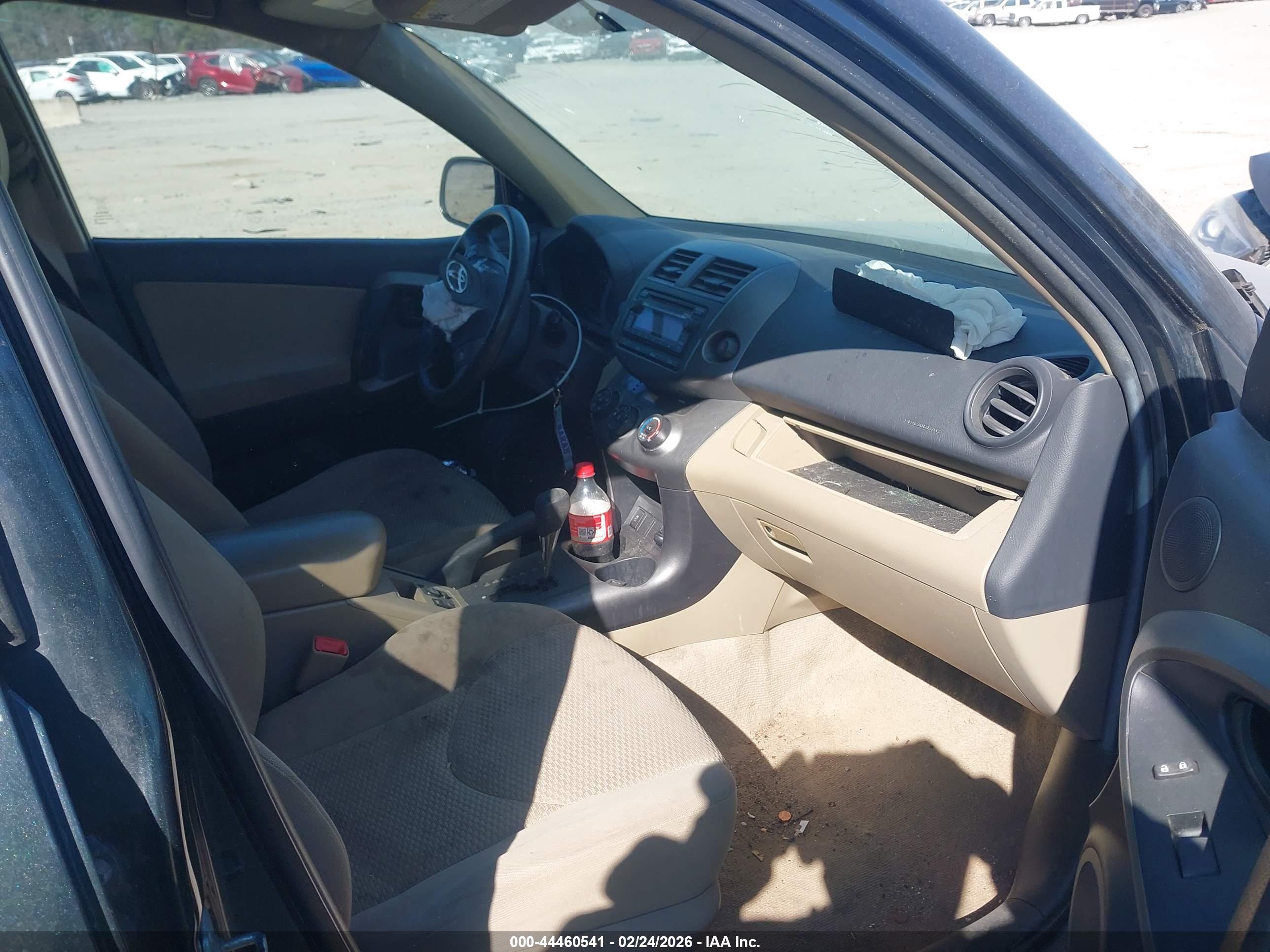 TOYOTA RAV4 image 5