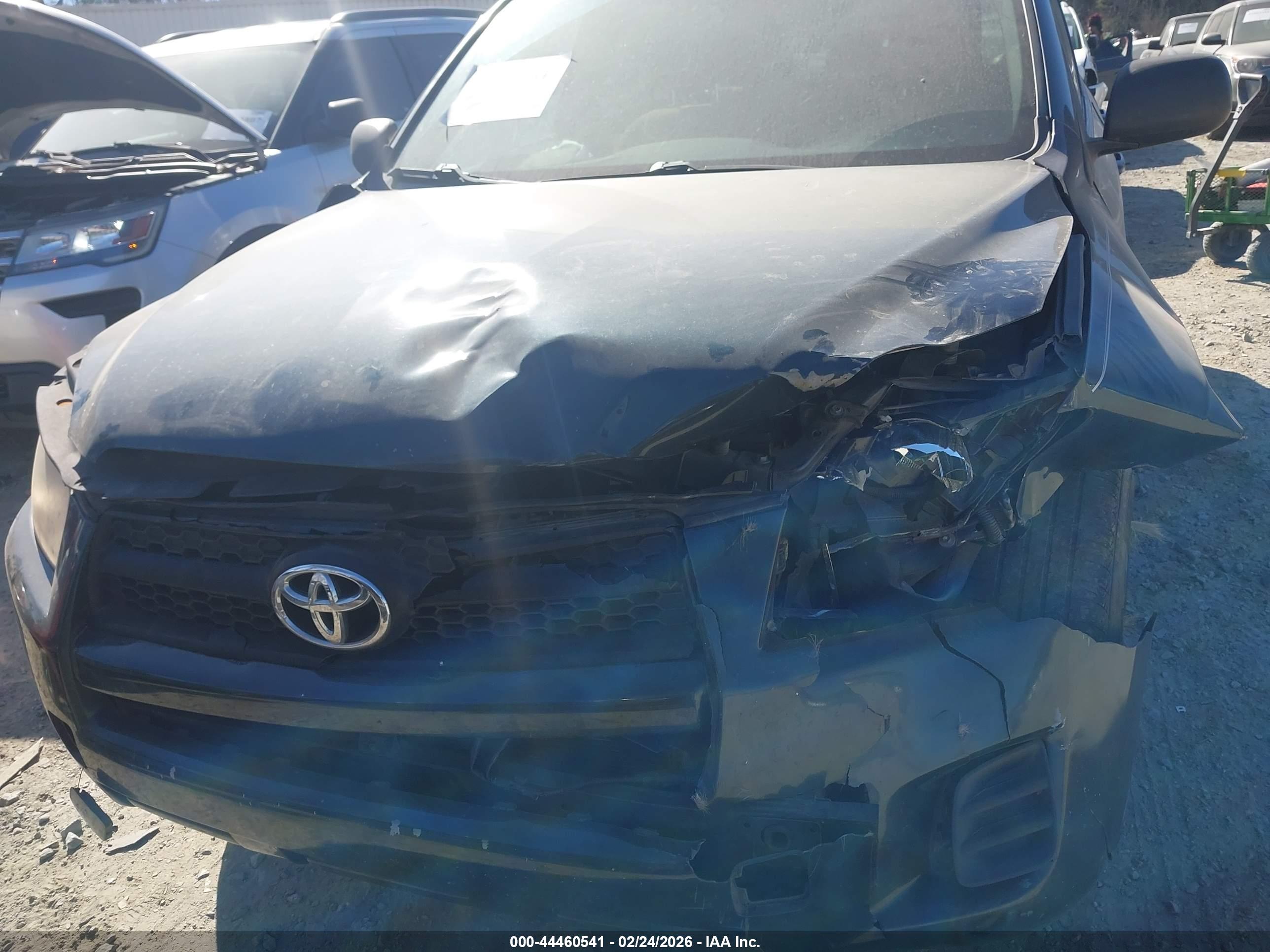 TOYOTA RAV4 image 6