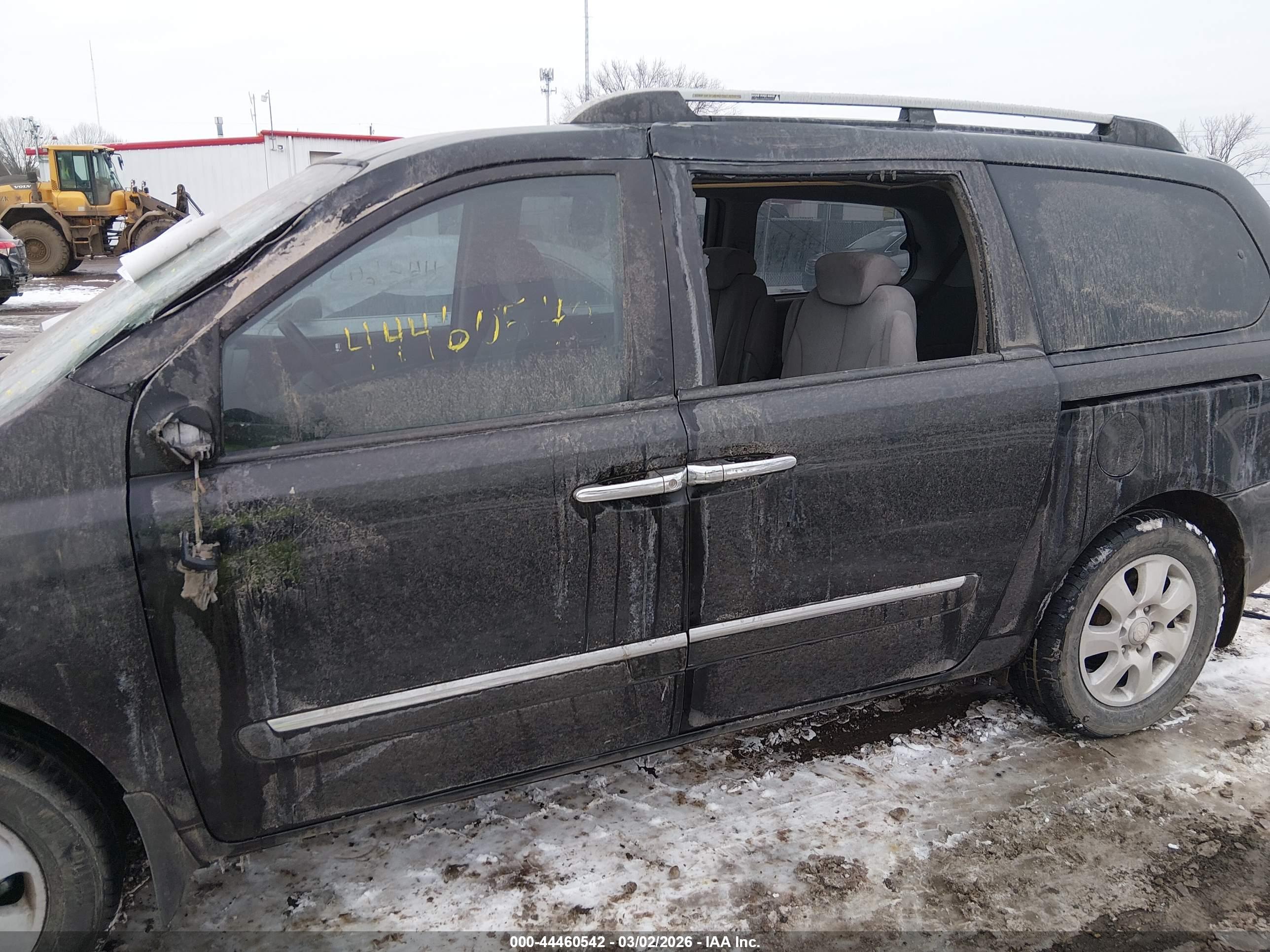 HYUNDAI ENTOURAGE image 6
