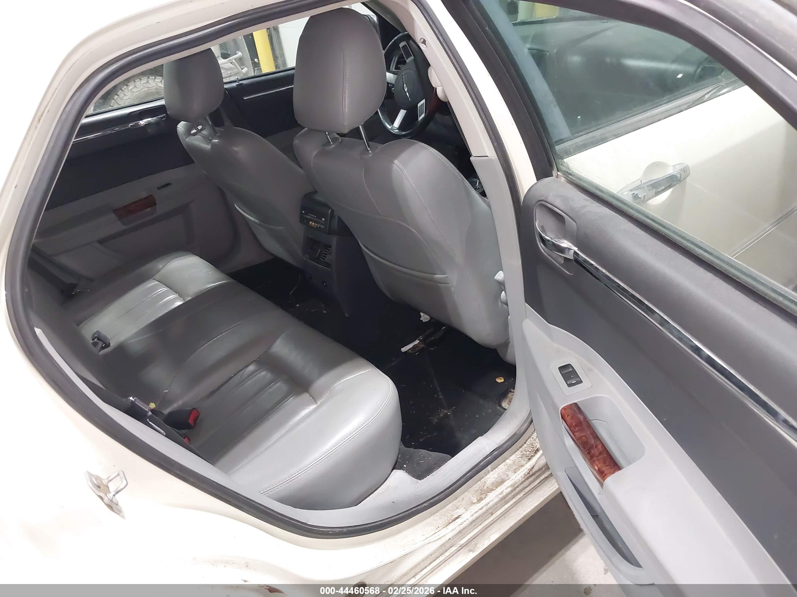 CHRYSLER 300C image 8