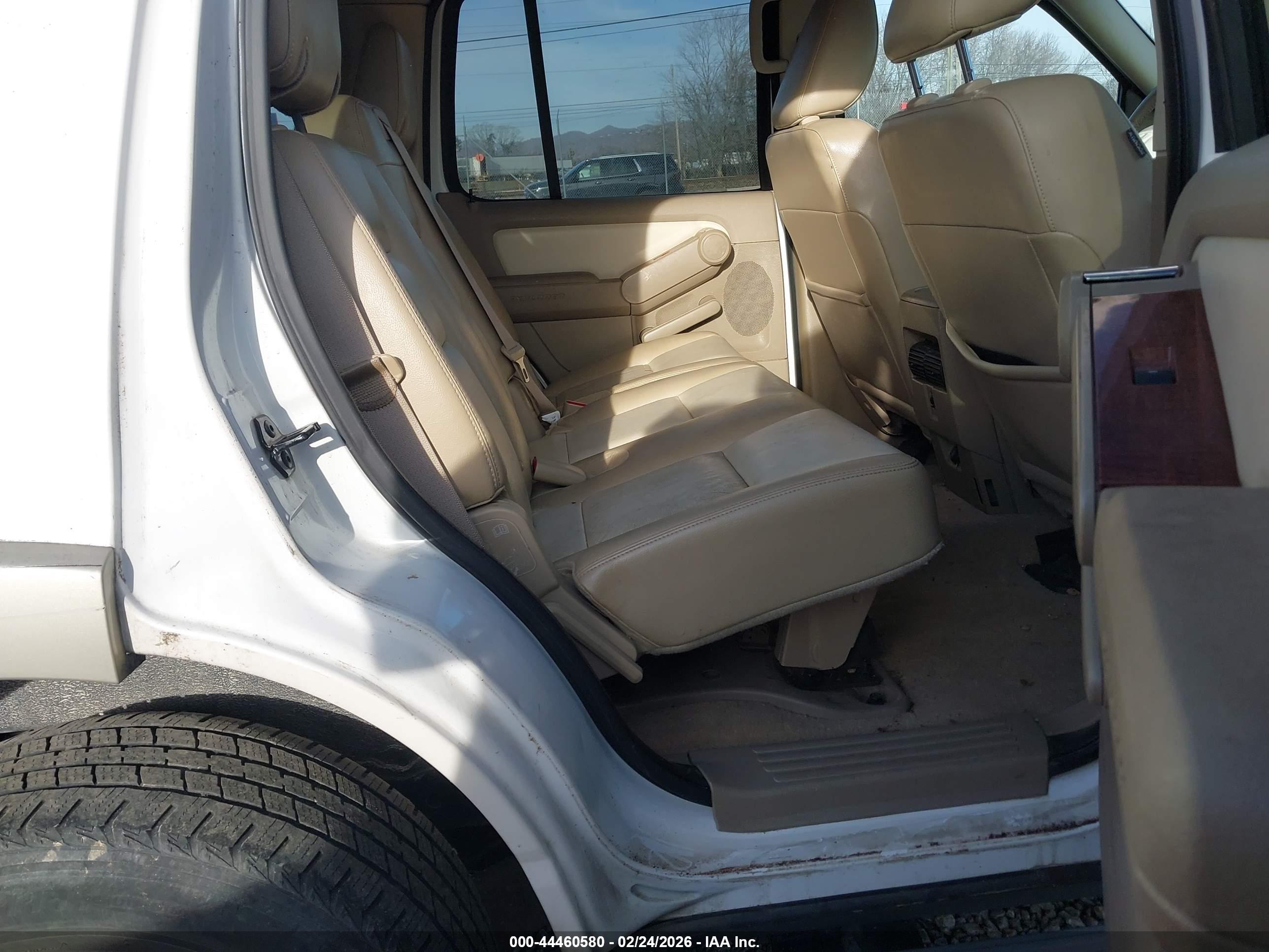 FORD EXPLORER image 8